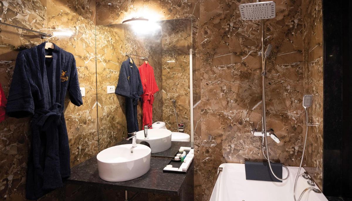 Double Room with Spa Bath photo 3