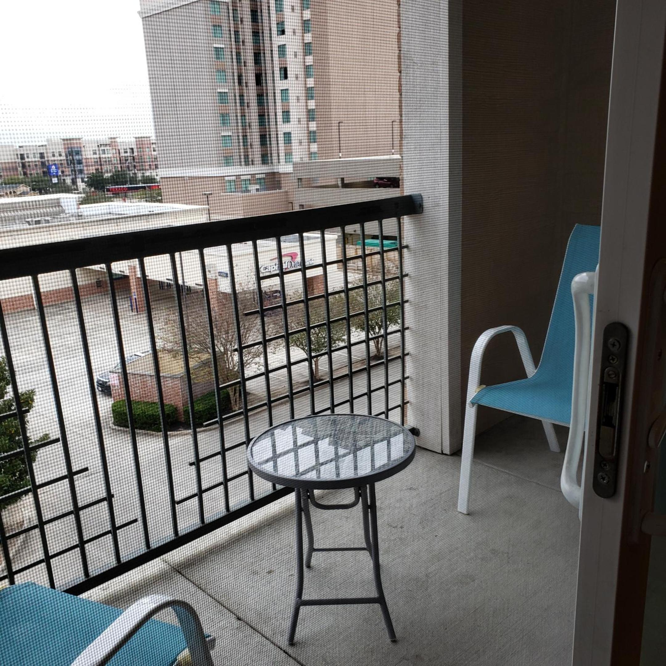 Apartment with Balcony - Photo 11