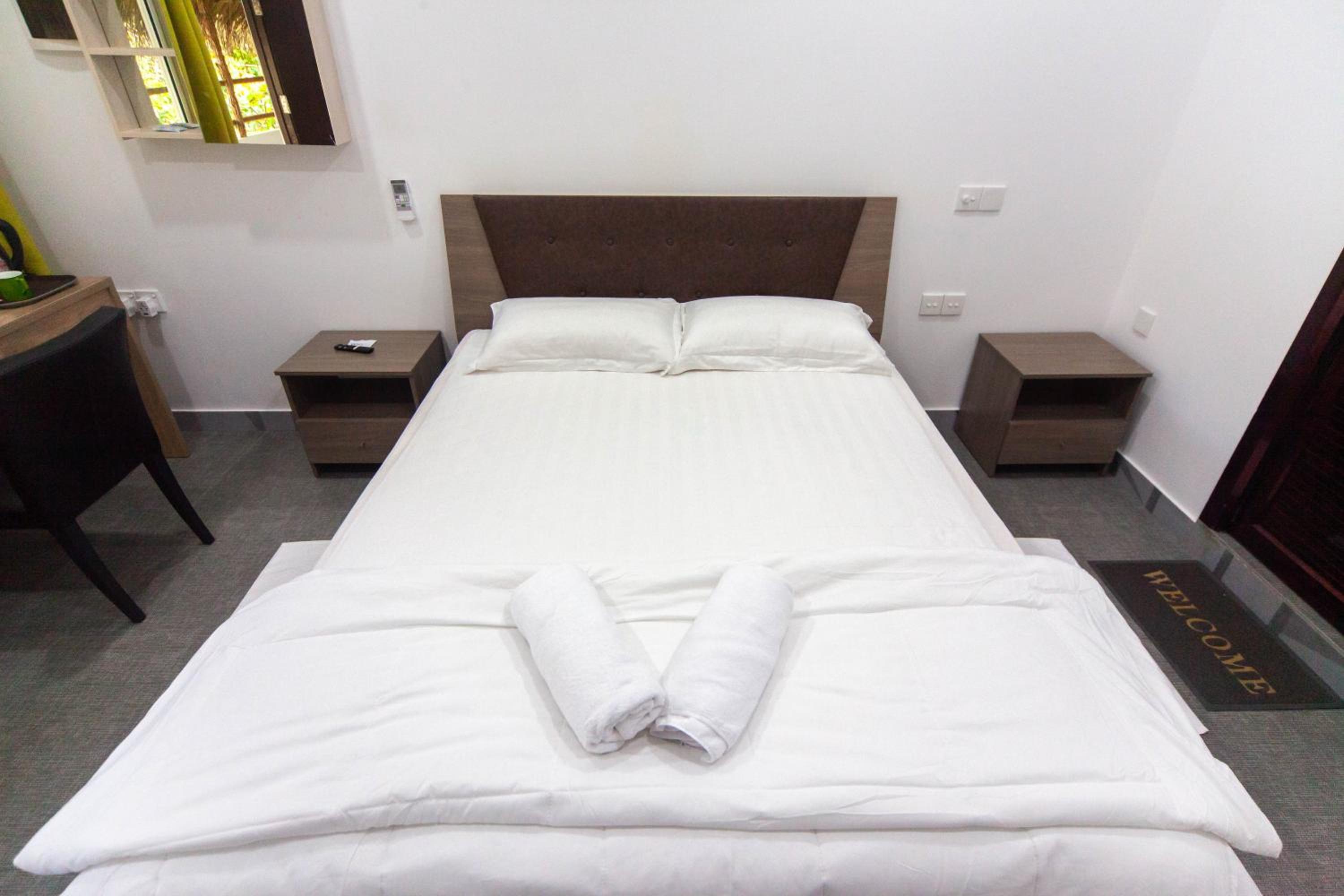Deluxe Double Room with Shower - Photo 2