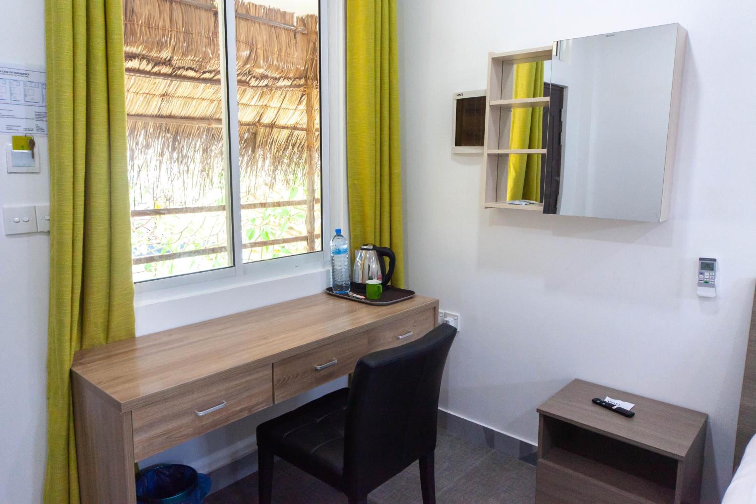 Deluxe Double Room with Shower - Photo 4