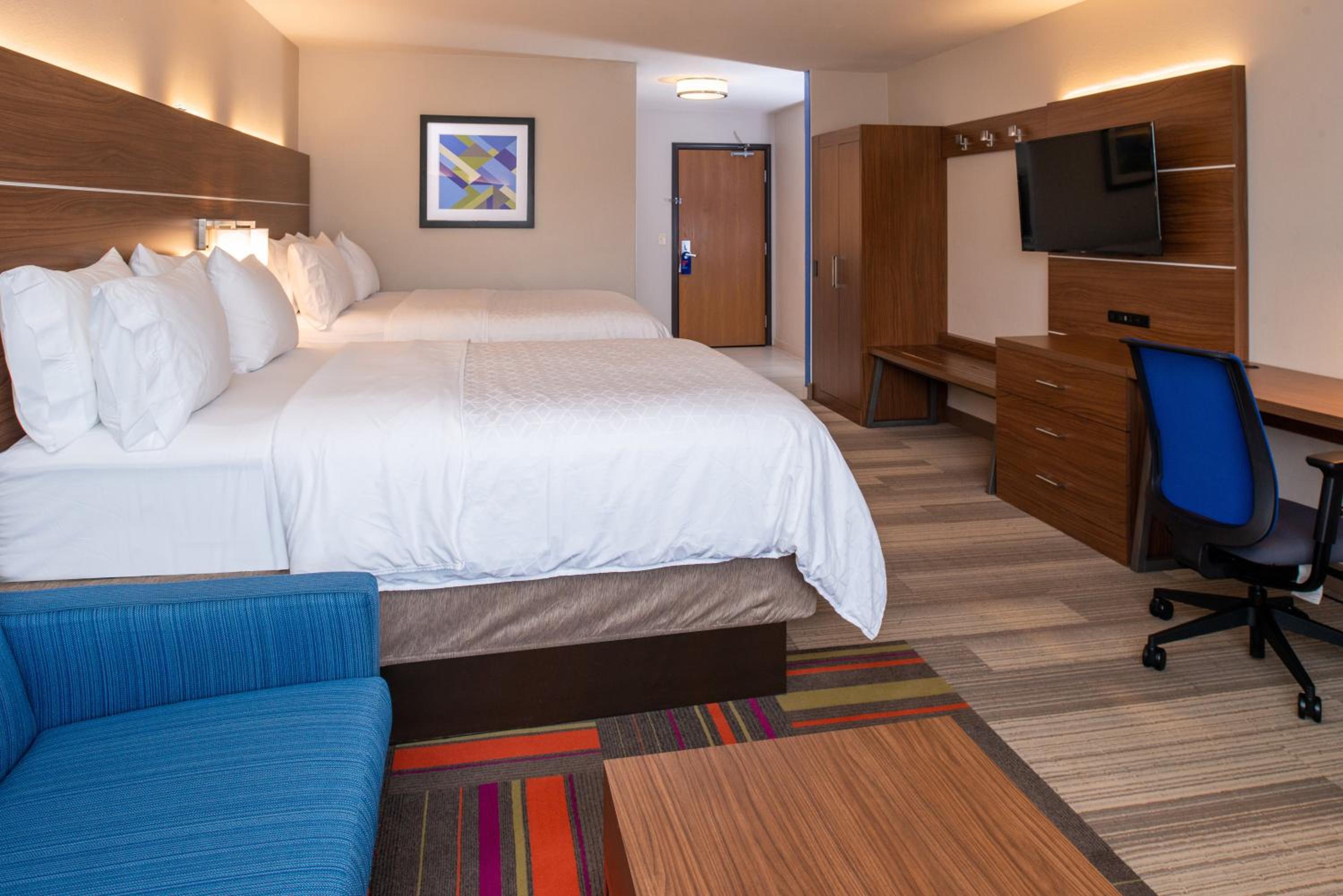 Standard Room with Two Queen Beds - Photo 1