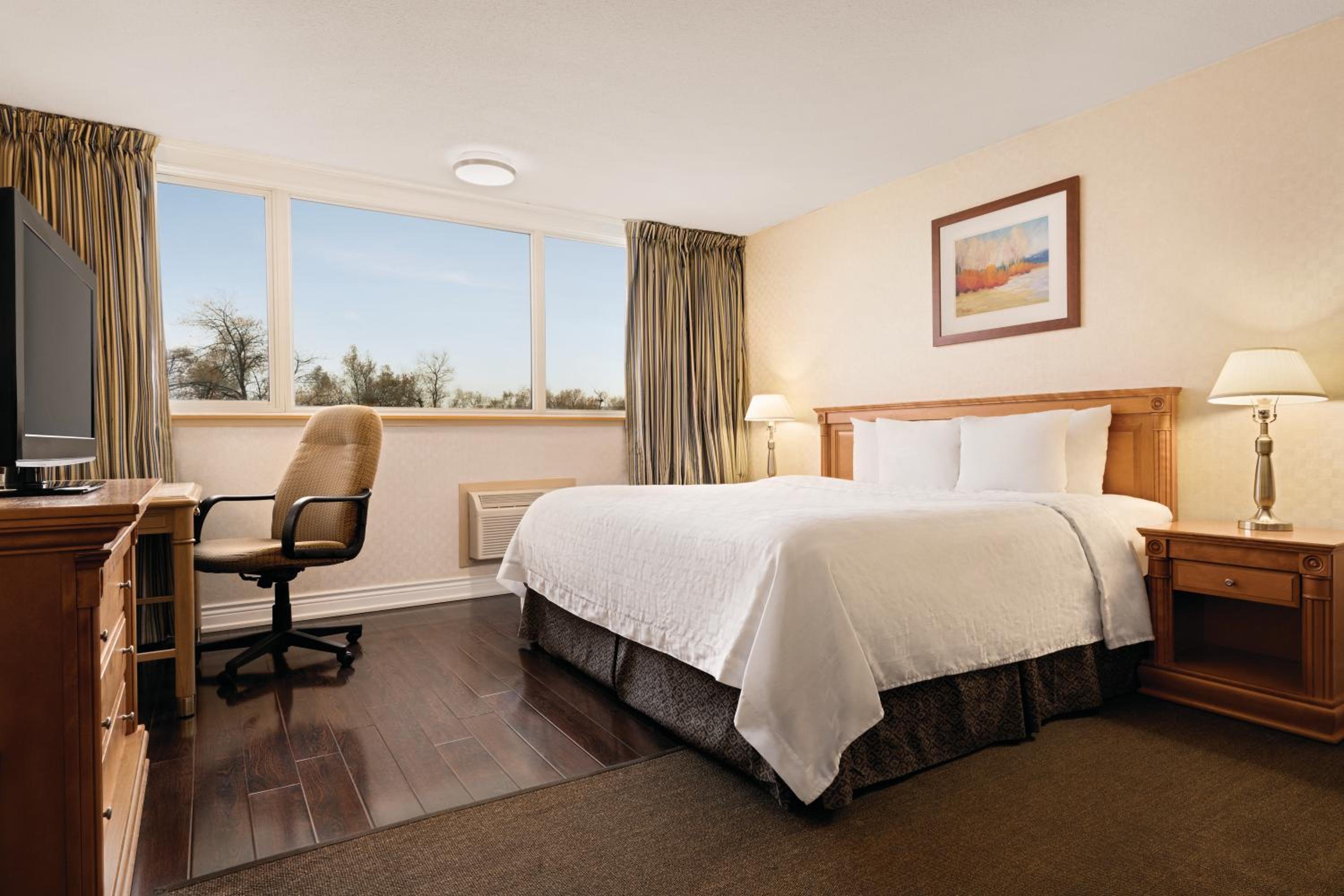 Queen Room - Non-Smoking