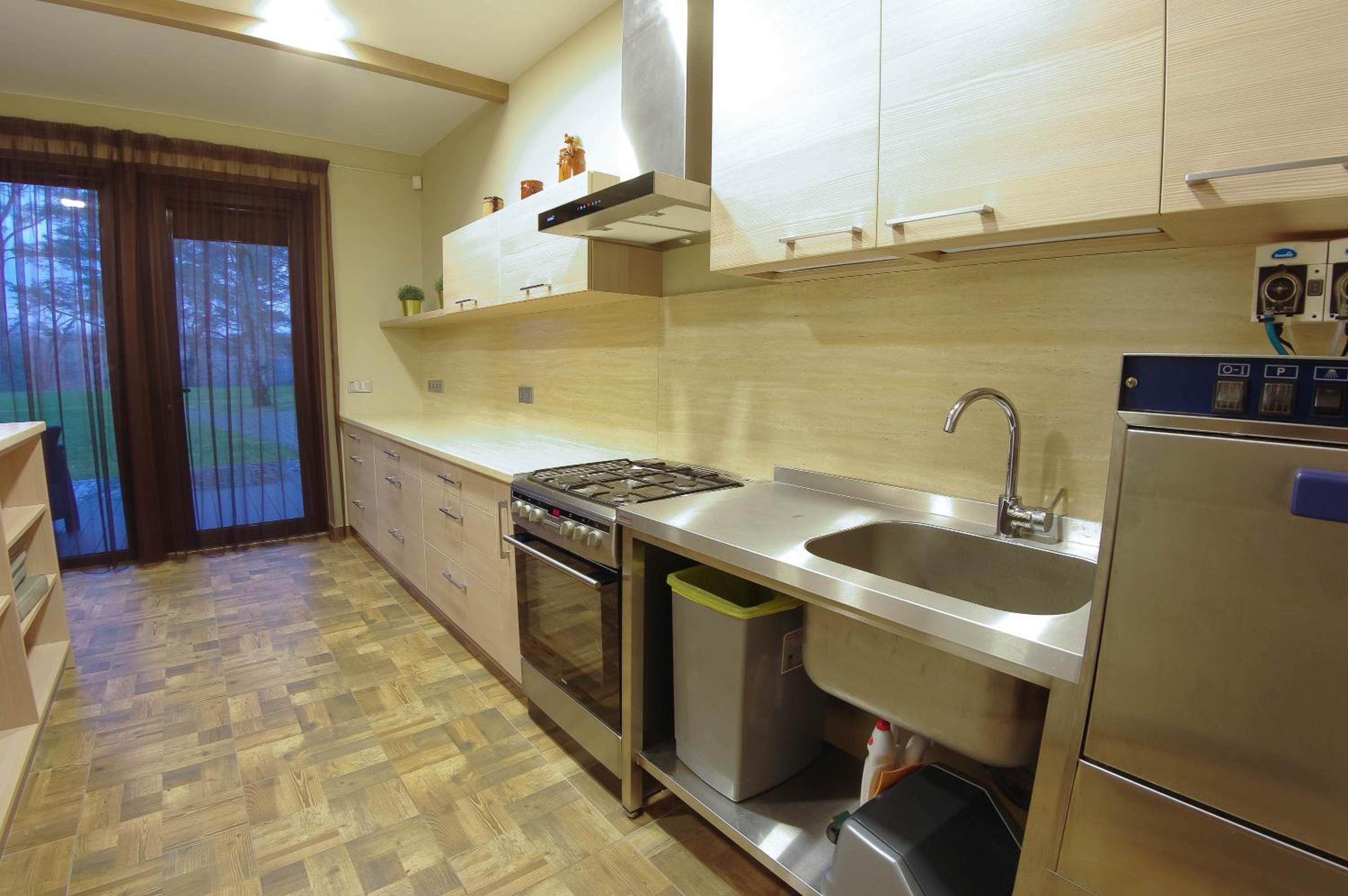 Apartment with Terrace - Photo 5