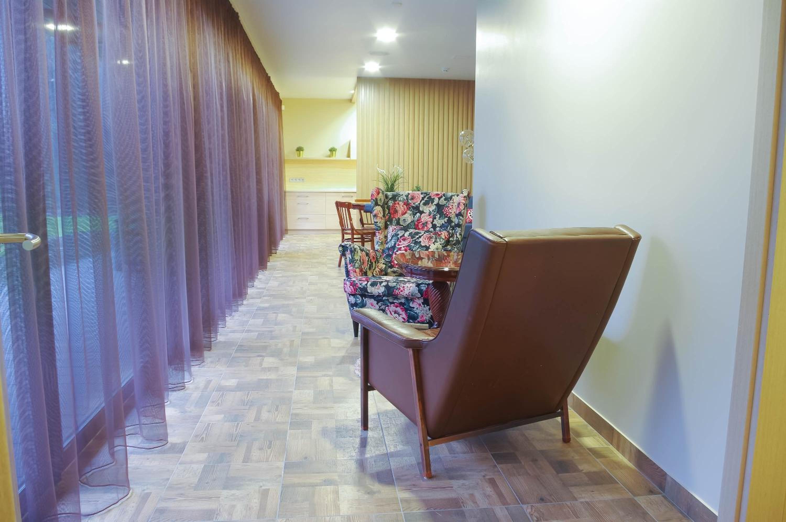 Apartment with Terrace - Photo 7