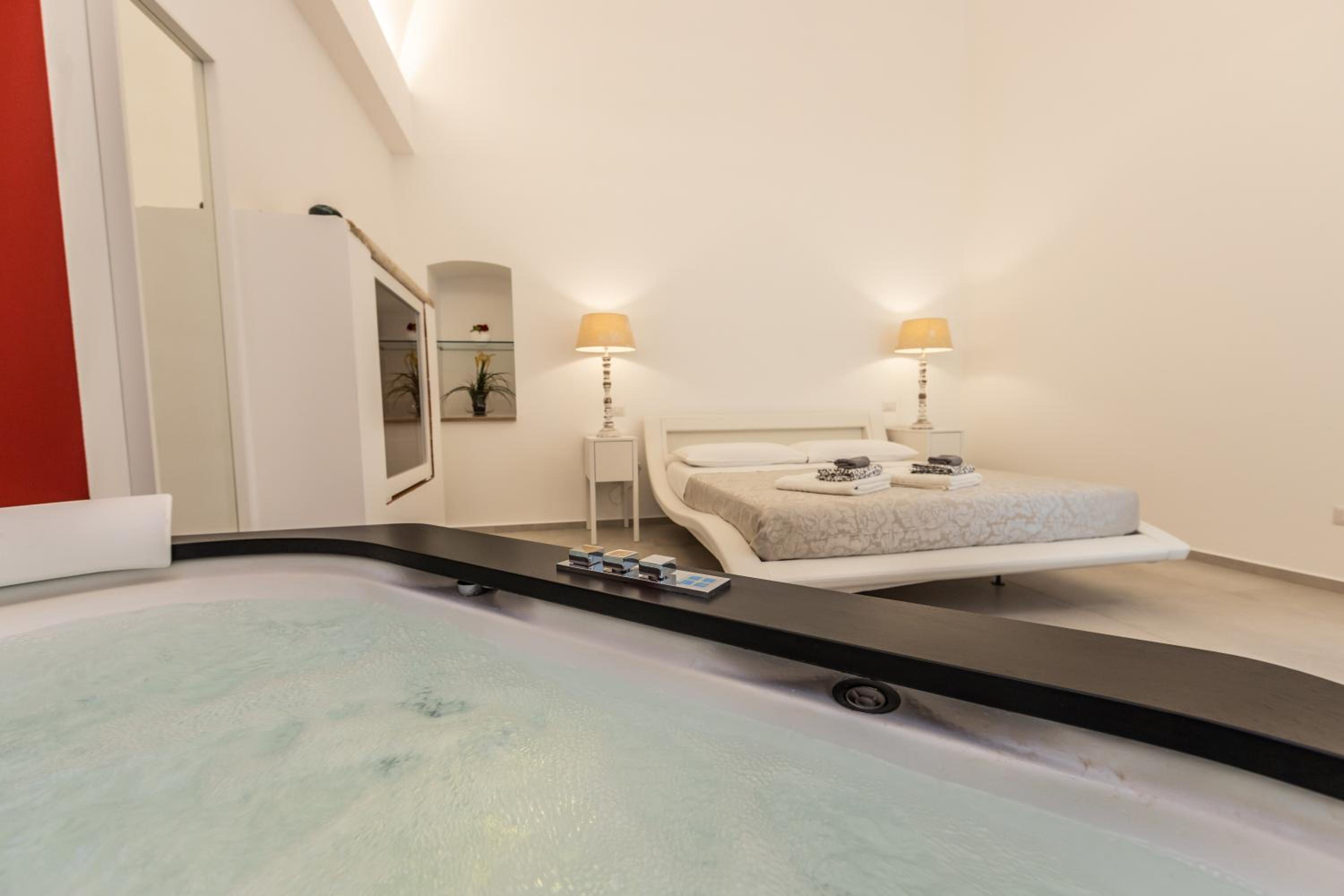 Deluxe Suite with Spa Bath - Photo 1