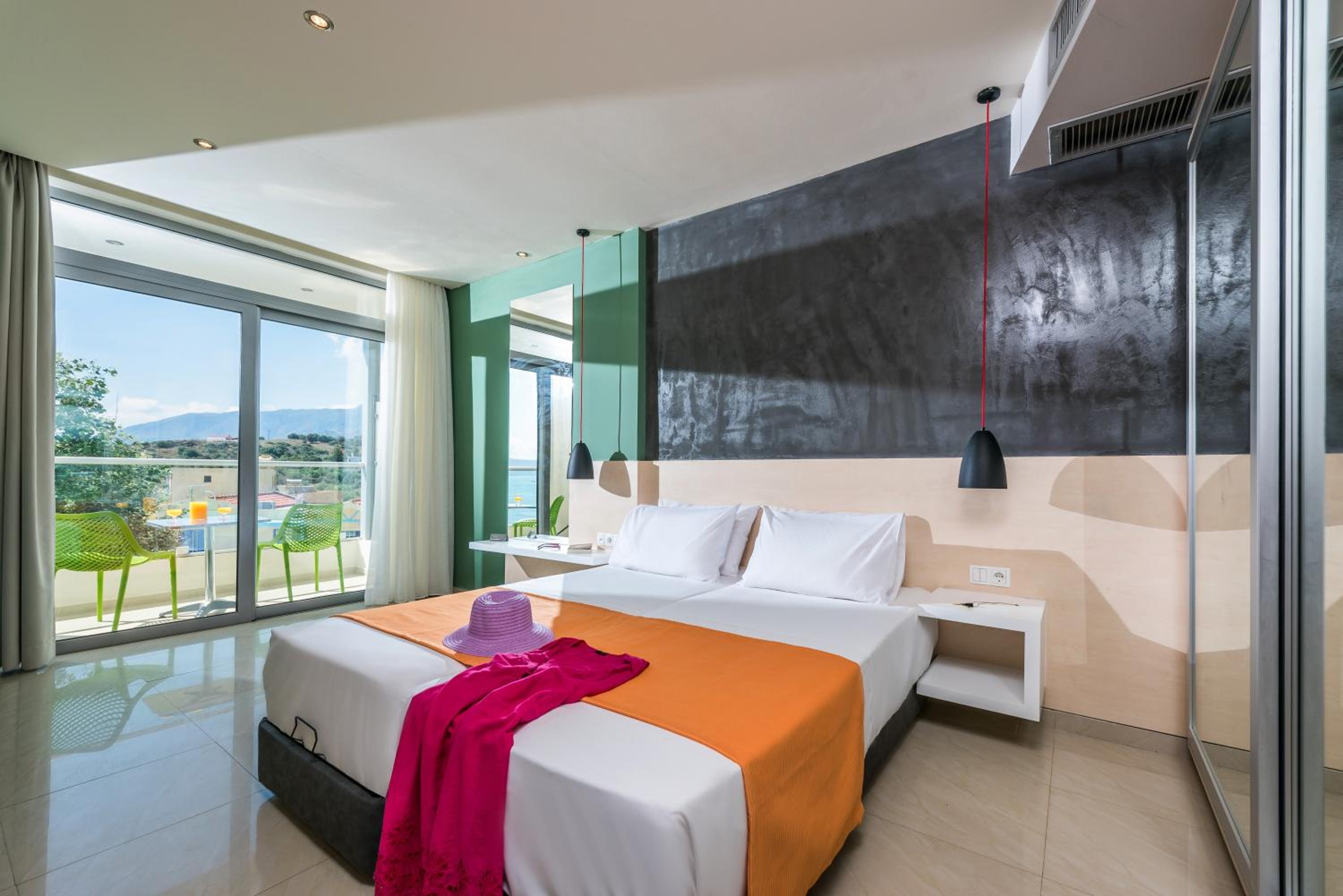 Double Room with Balcony - Photo 4