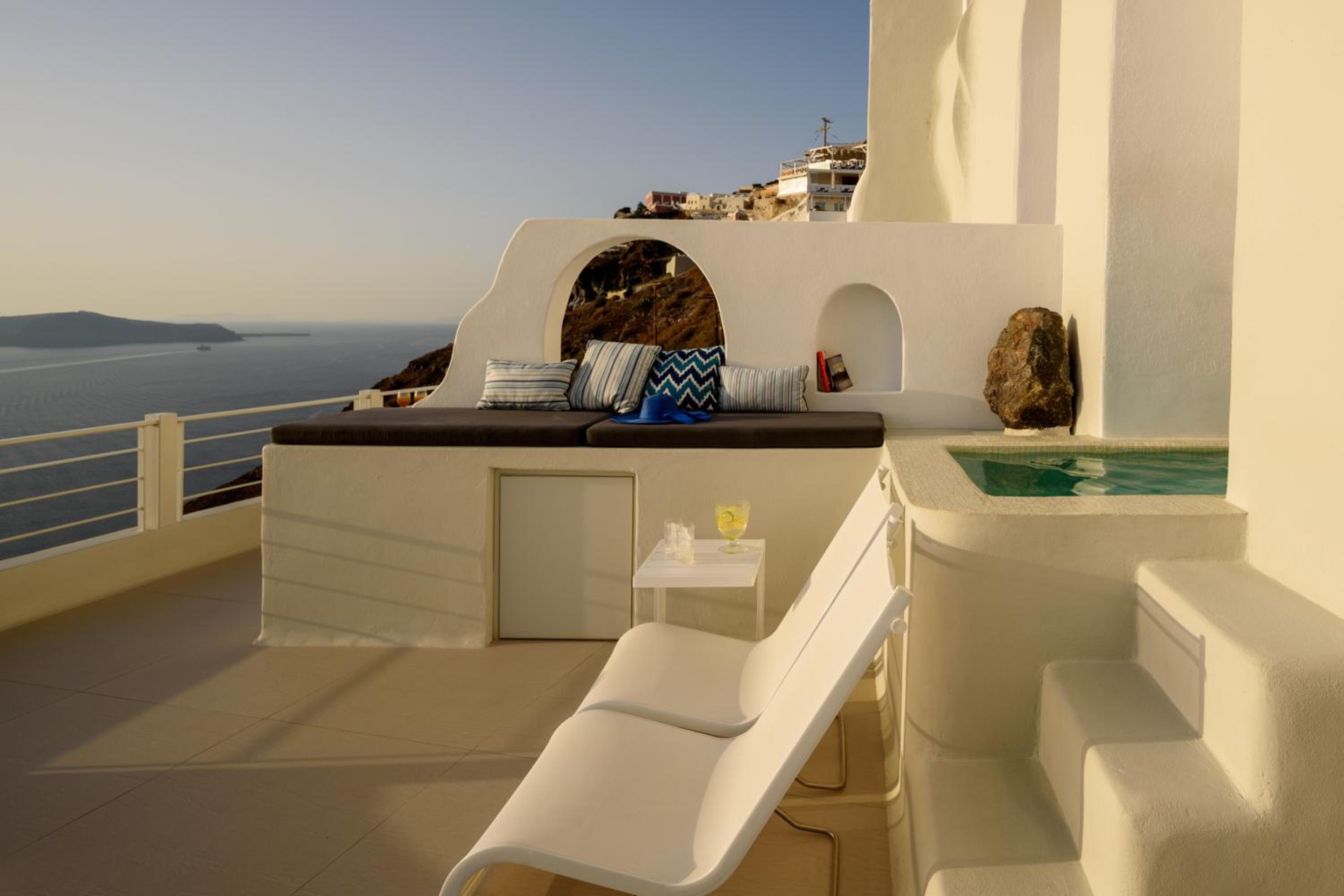 Grand Suite with Hot Tub and Caldera View - Photo 7