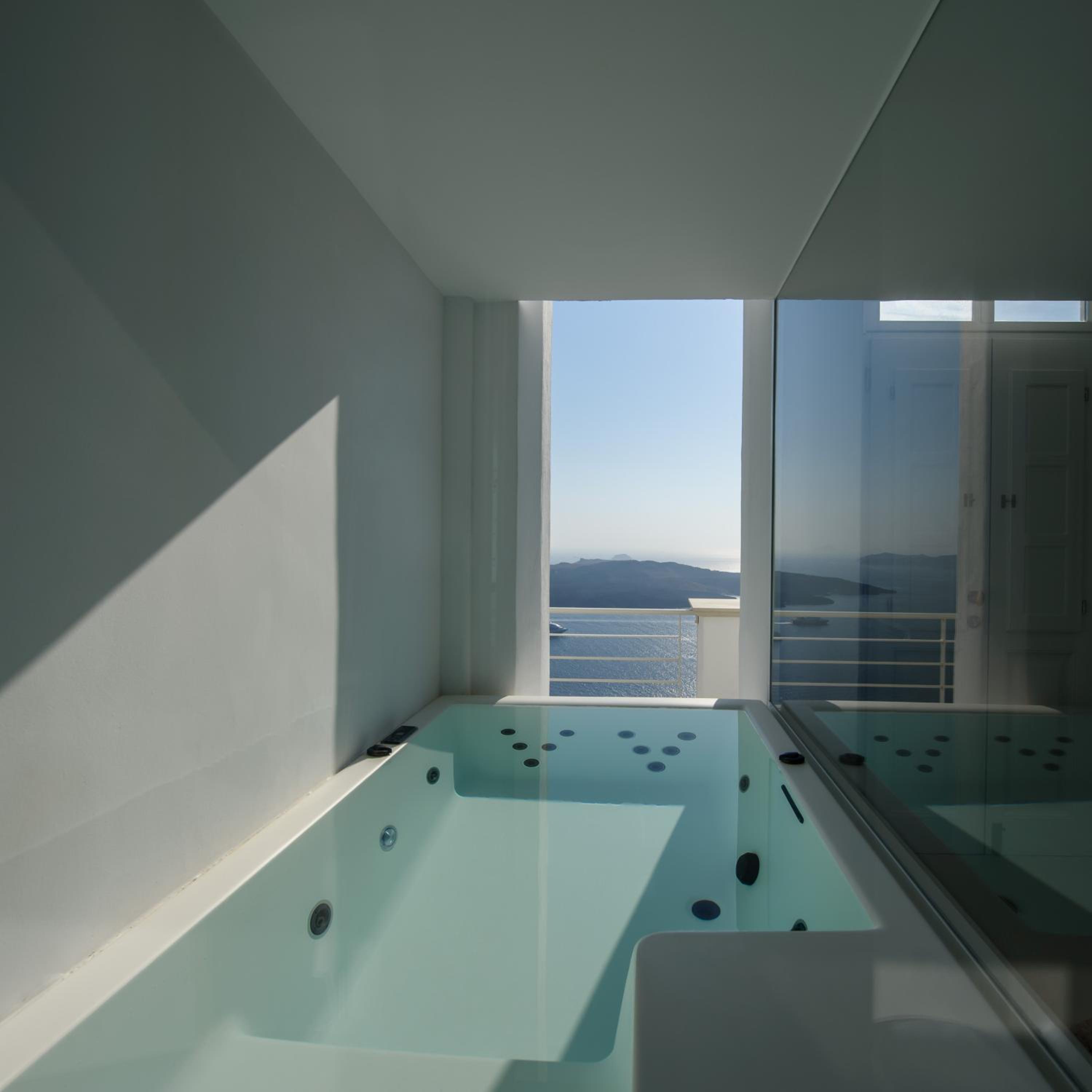 Junior Suite with Hot Tub and Caldera View - Photo 3