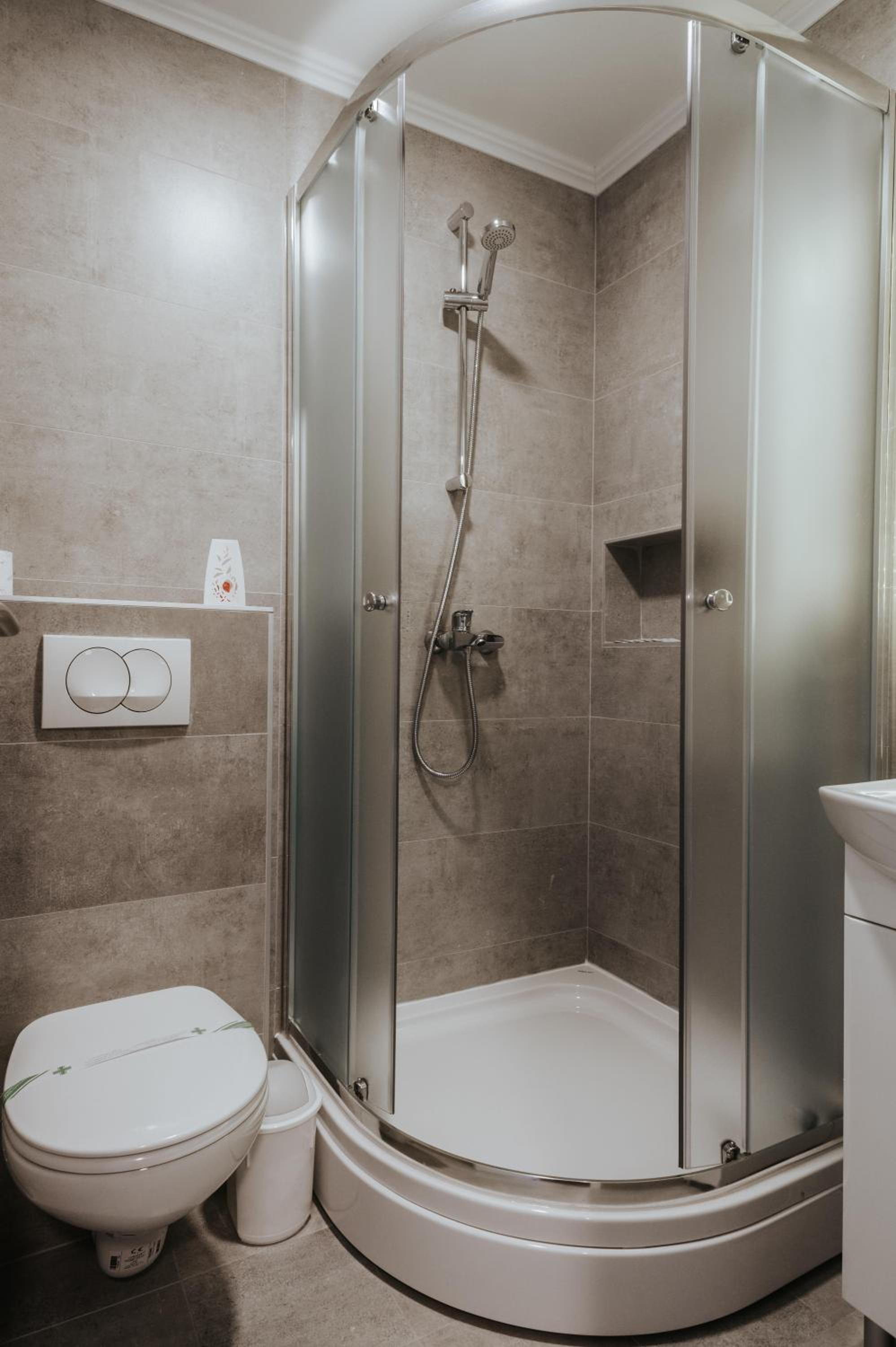 Double or Twin Room - Photo 6