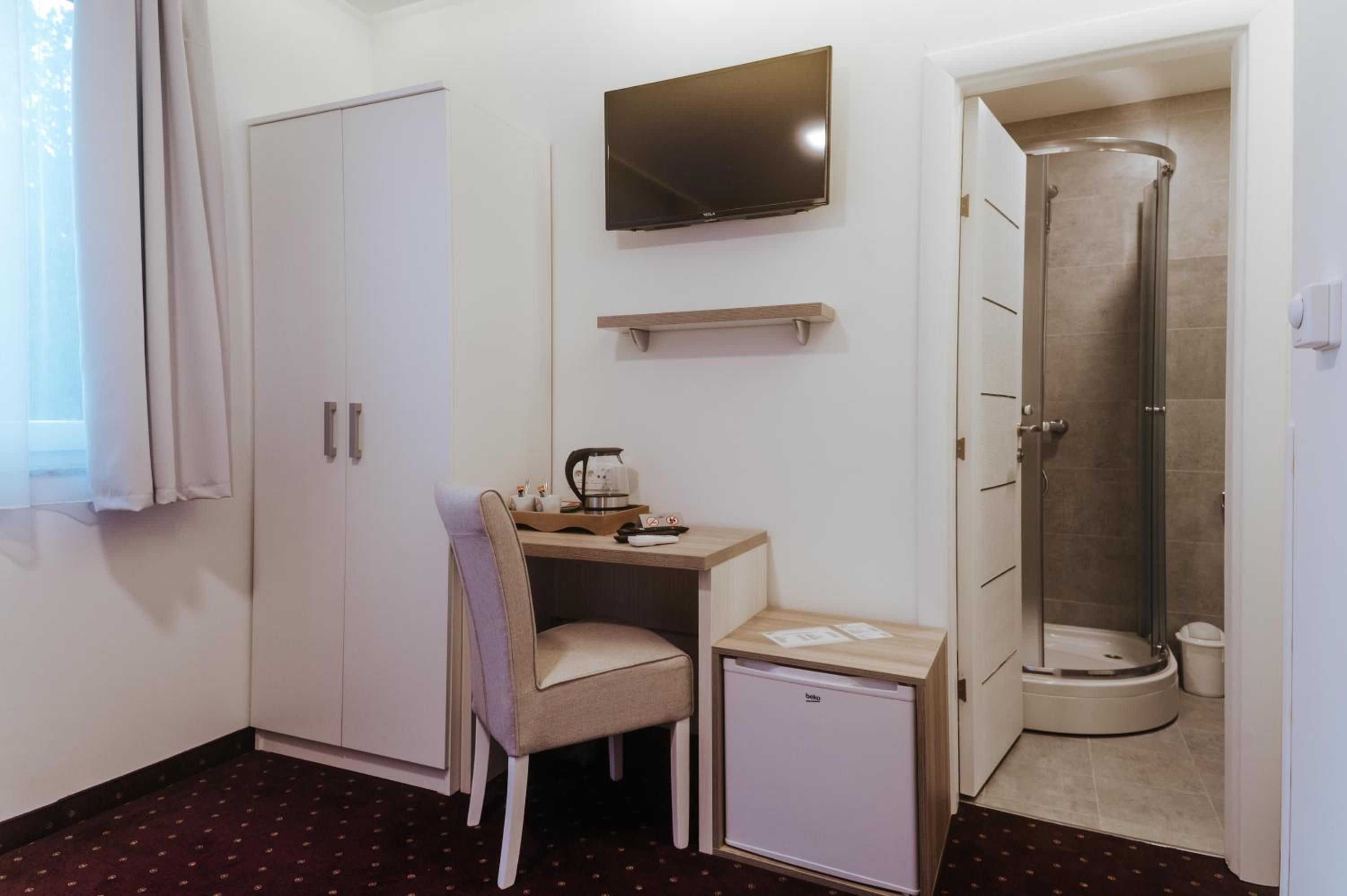 Double or Twin Room - Photo 25