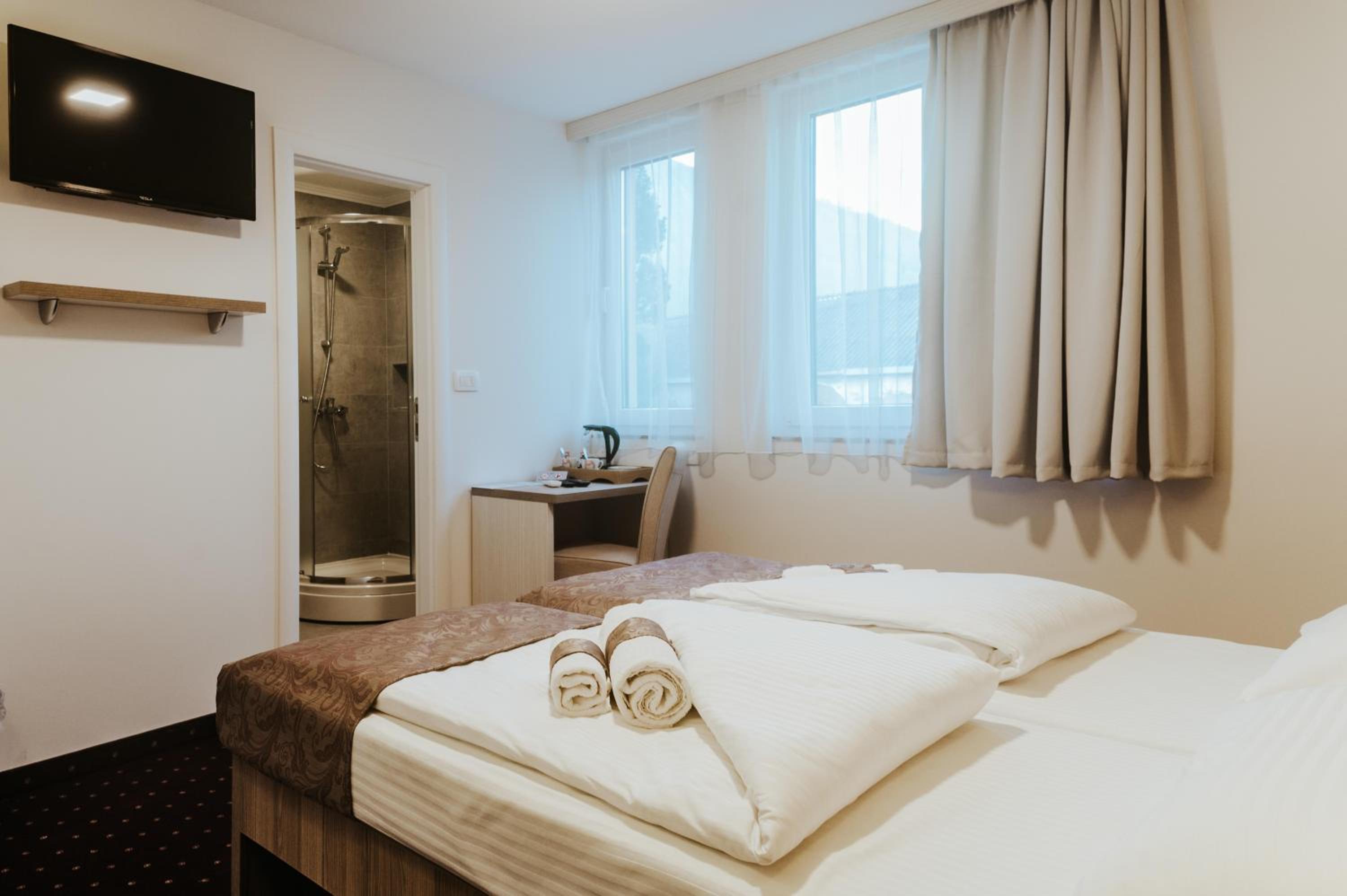 Double or Twin Room - Photo 21