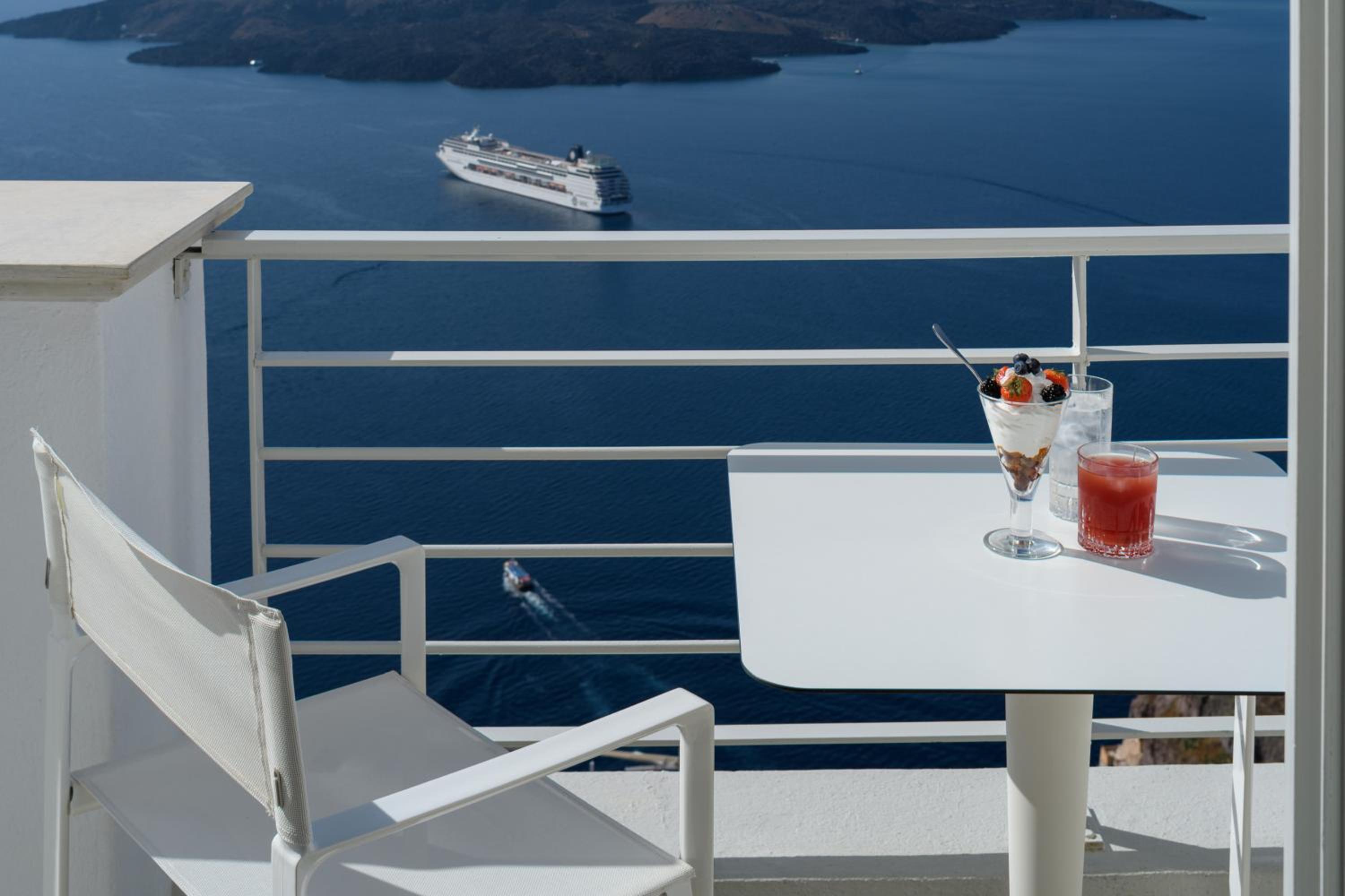 Senior Suite with Hot Tub and Caldera View - Photo 6