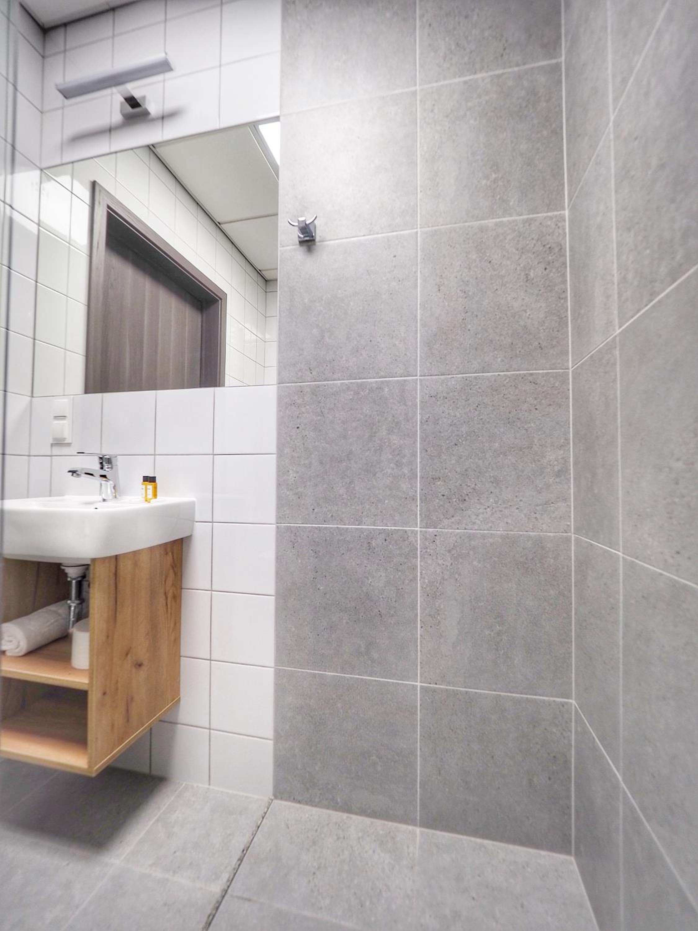 Double Room with Private Bathroom - Photo 14
