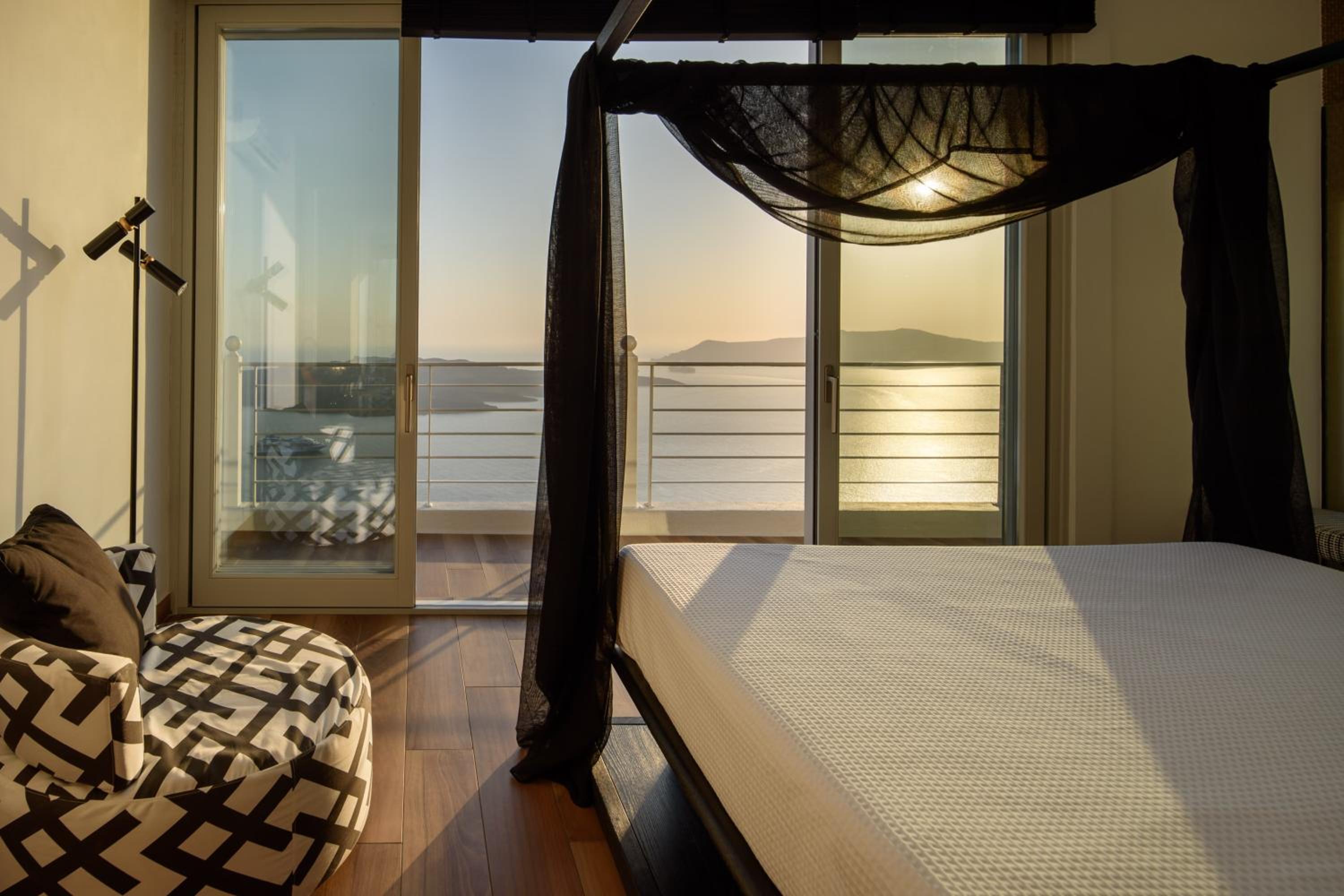 Honeymoon Villa with Hot Tub and Caldera View - Photo 4