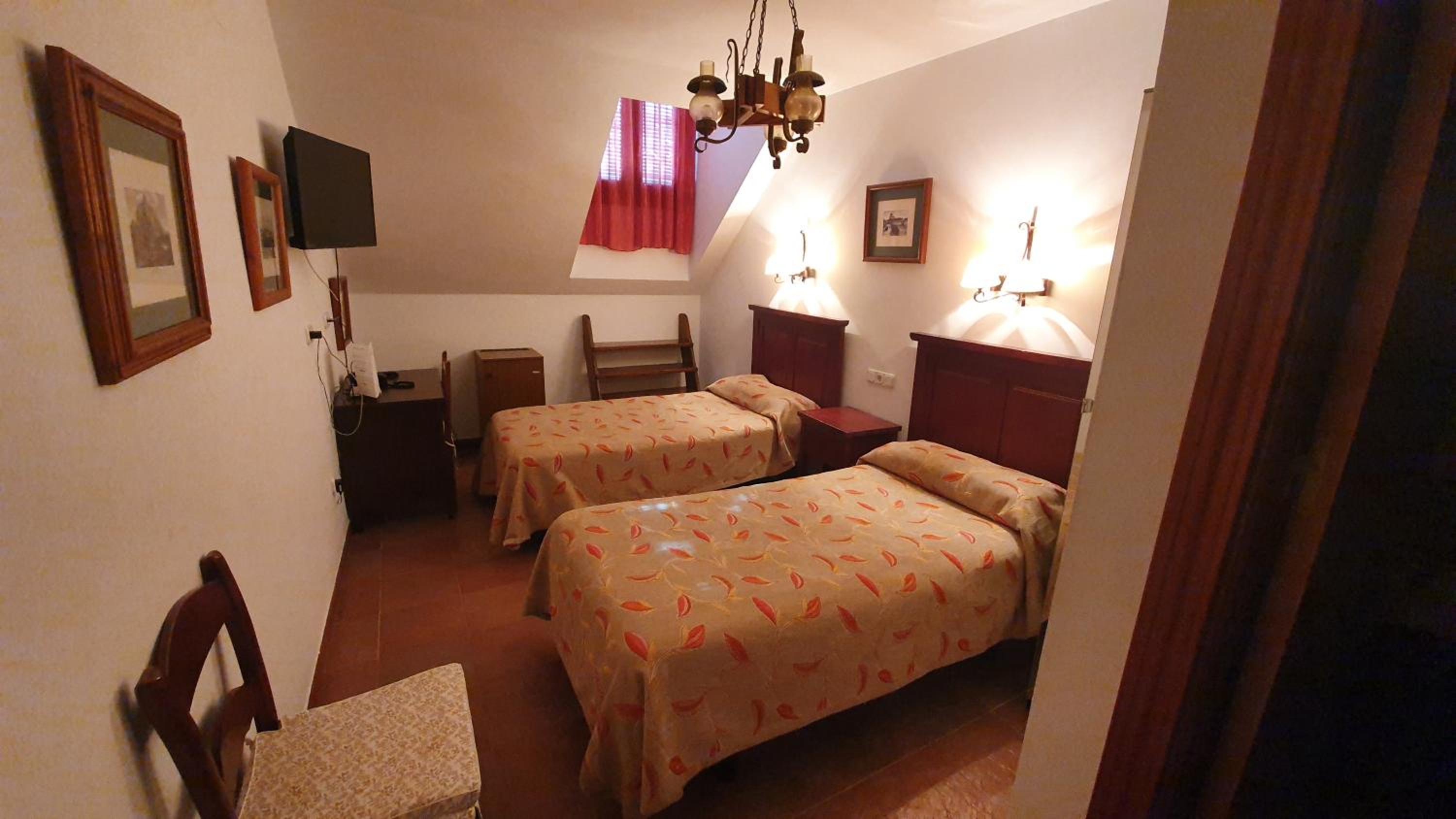 Interior Double or Twin Room - Photo 10