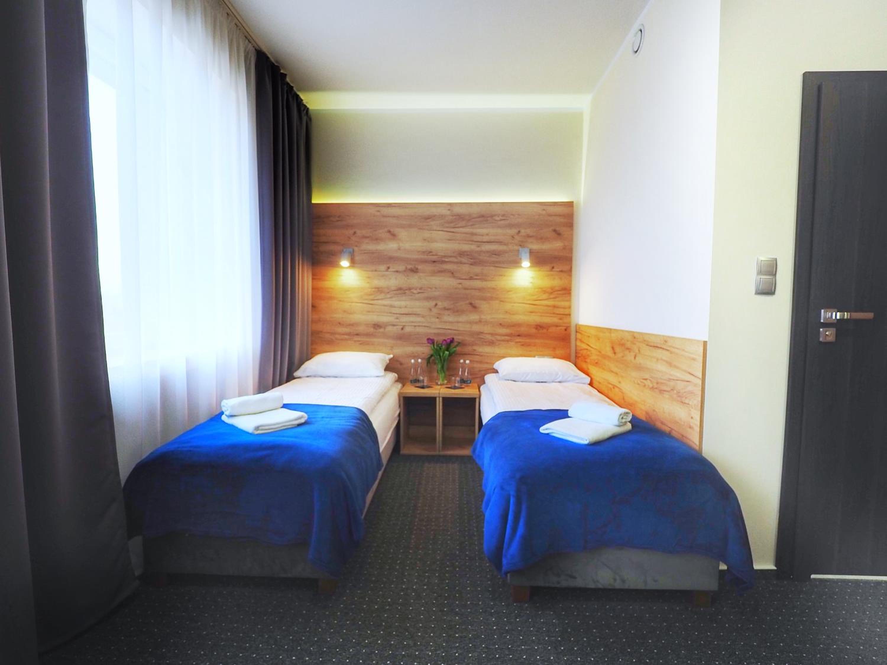 Double Room with Private Bathroom - Photo 10