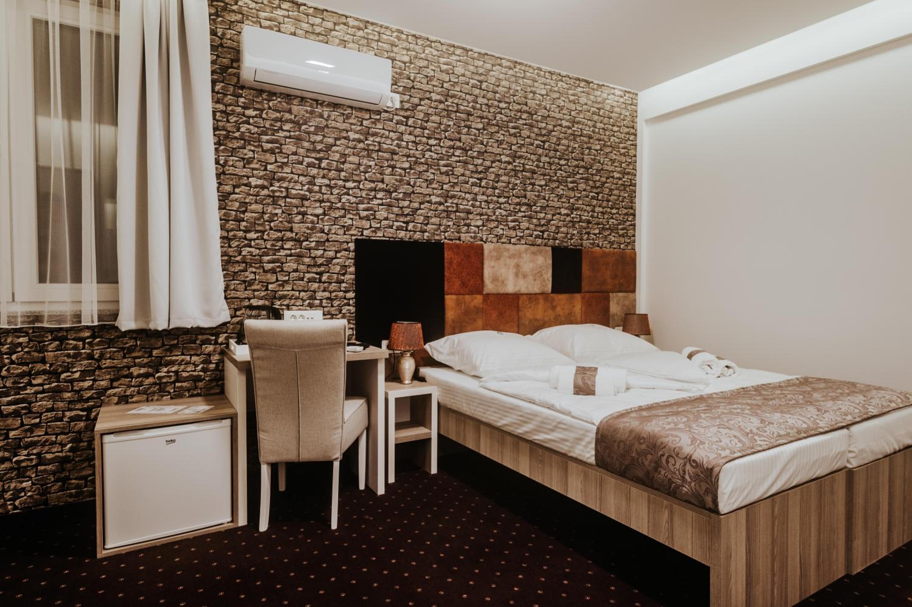 Double or Twin Room - Photo 18