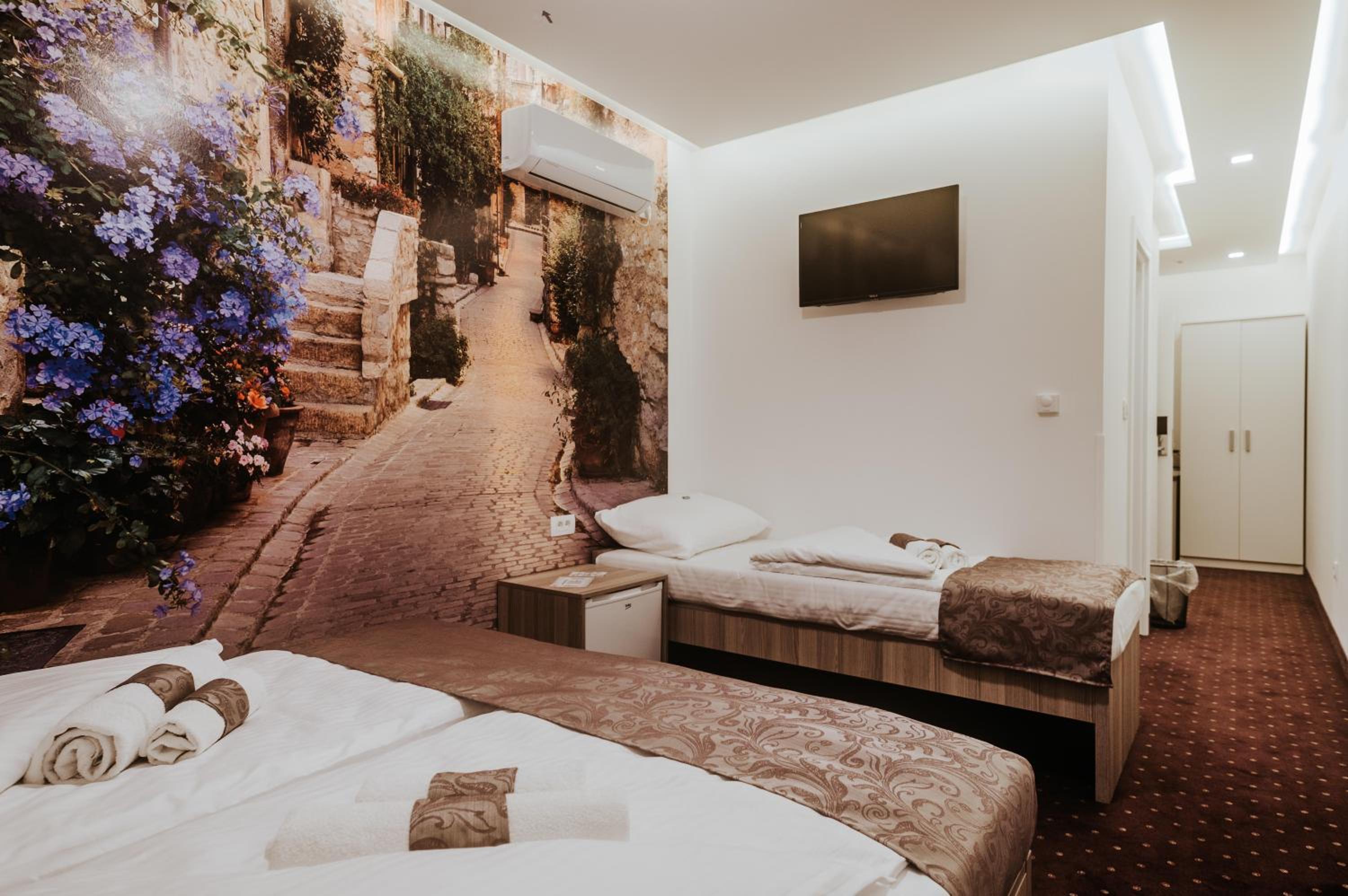 Standard Triple Room - Photo 21