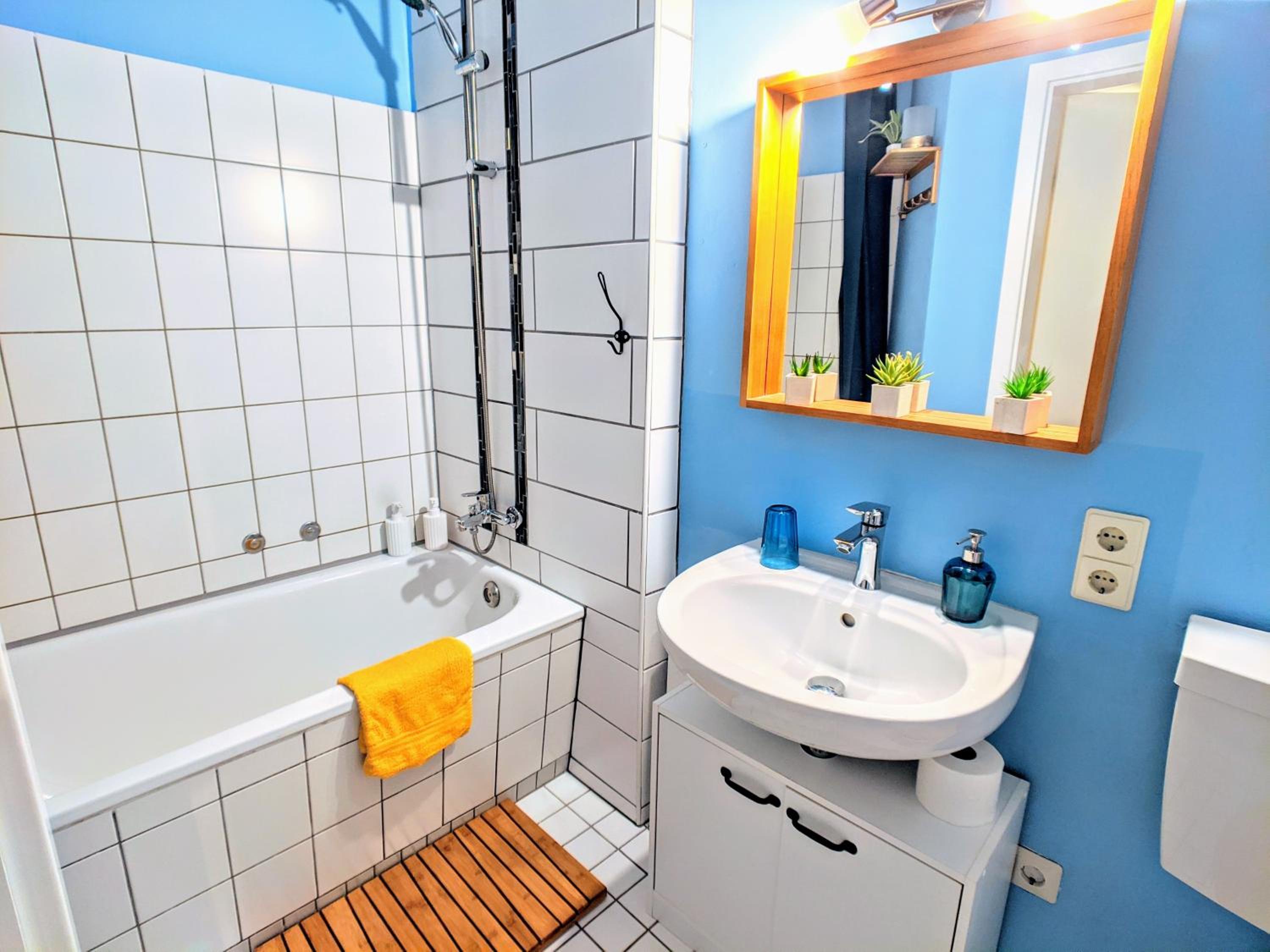 One-Bedroom Apartment - Photo 2