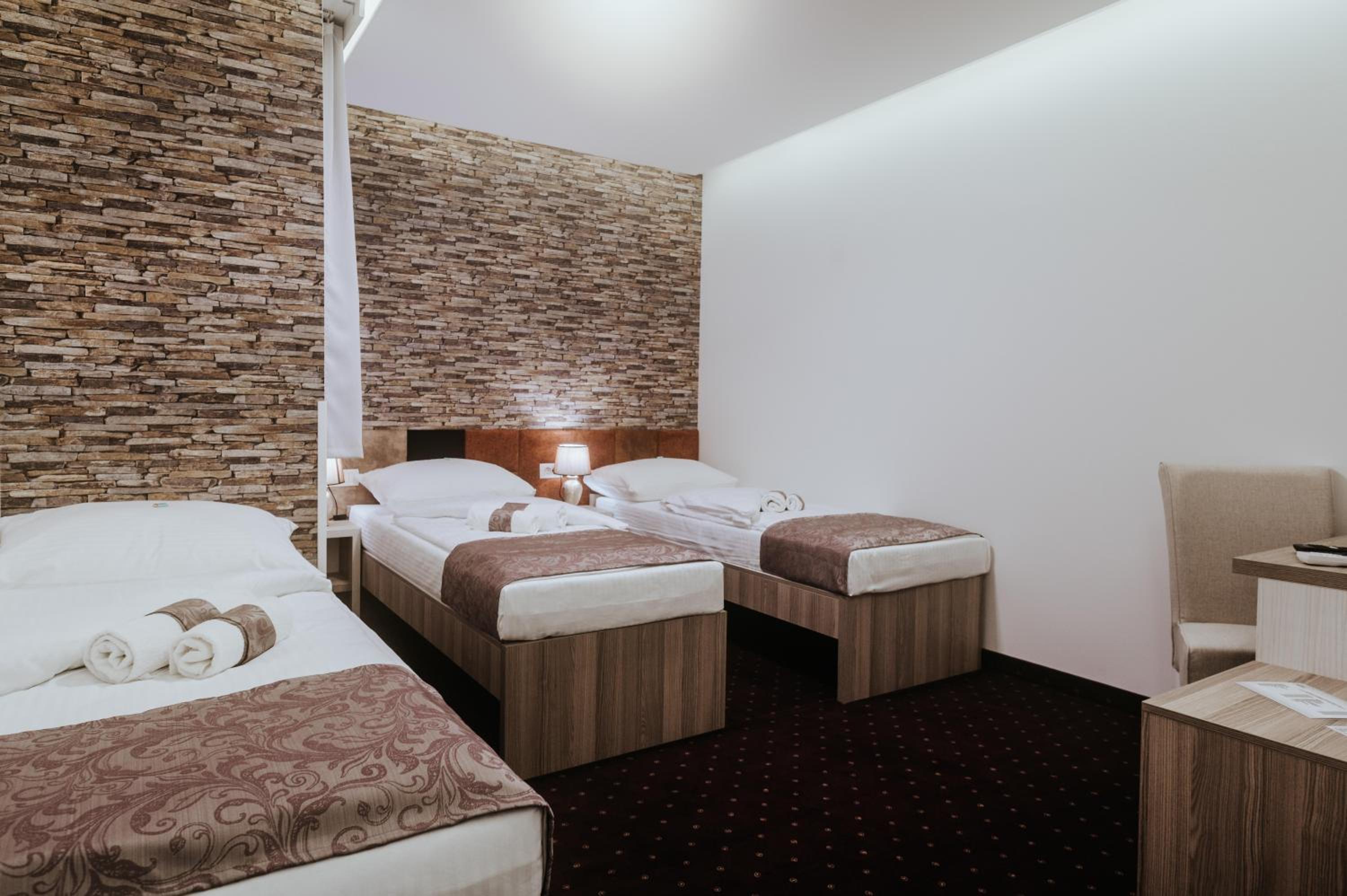 Standard Triple Room - Photo 17