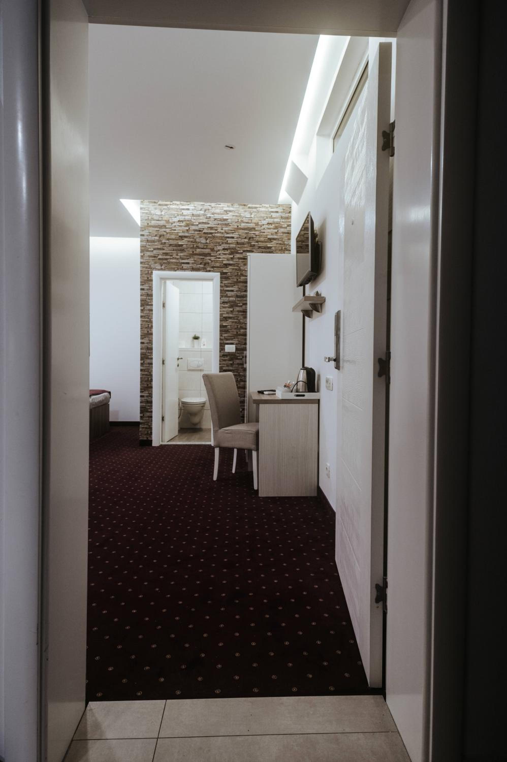 Family Room - Photo 3