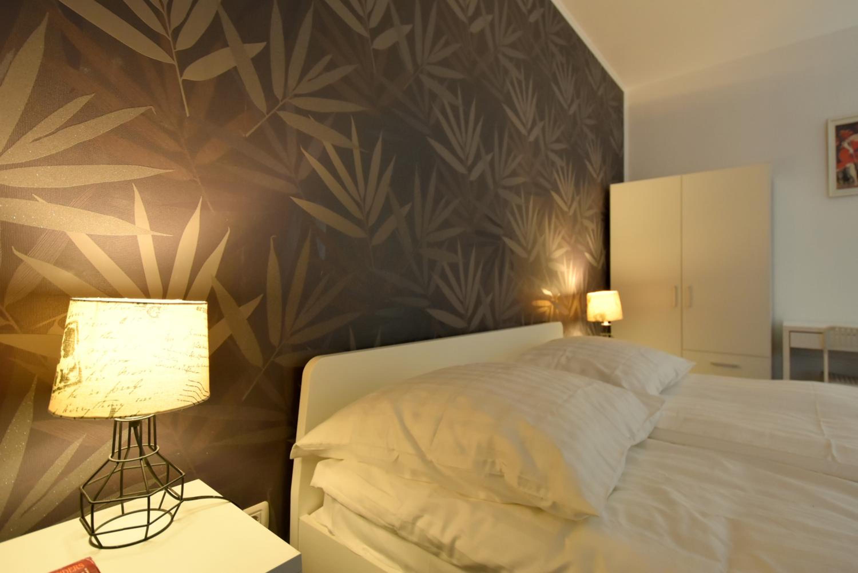 One-Bedroom Apartment - Photo 4