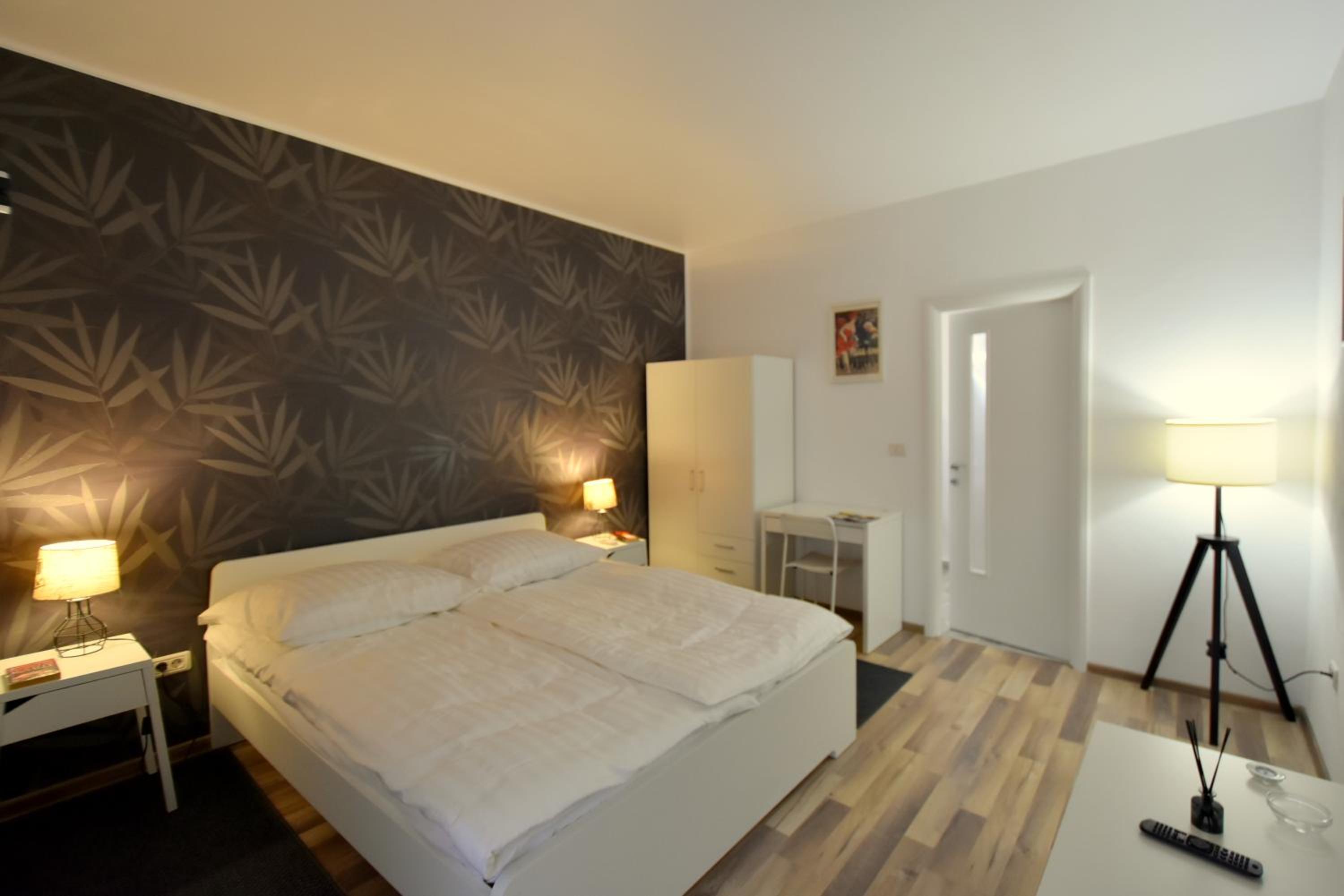 One-Bedroom Apartment - Photo 5