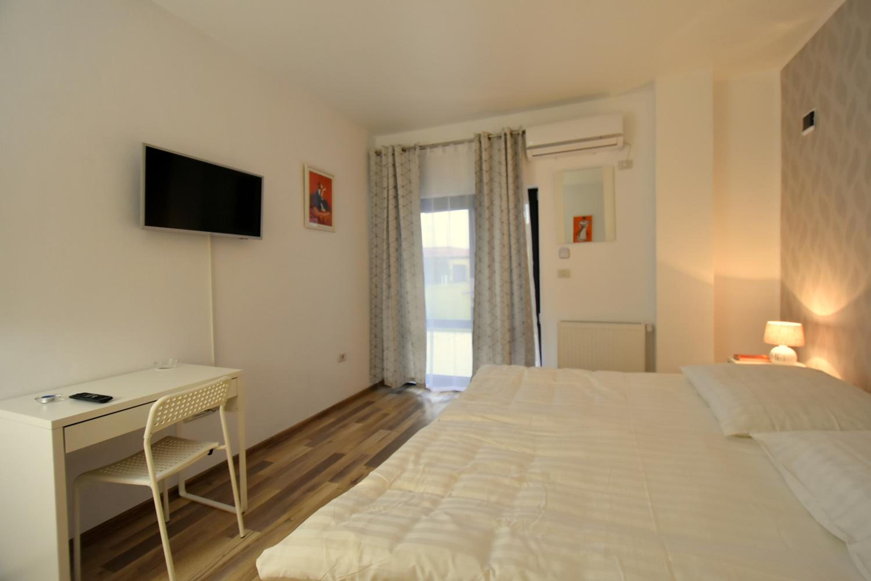 One-Bedroom Apartment - Photo 17
