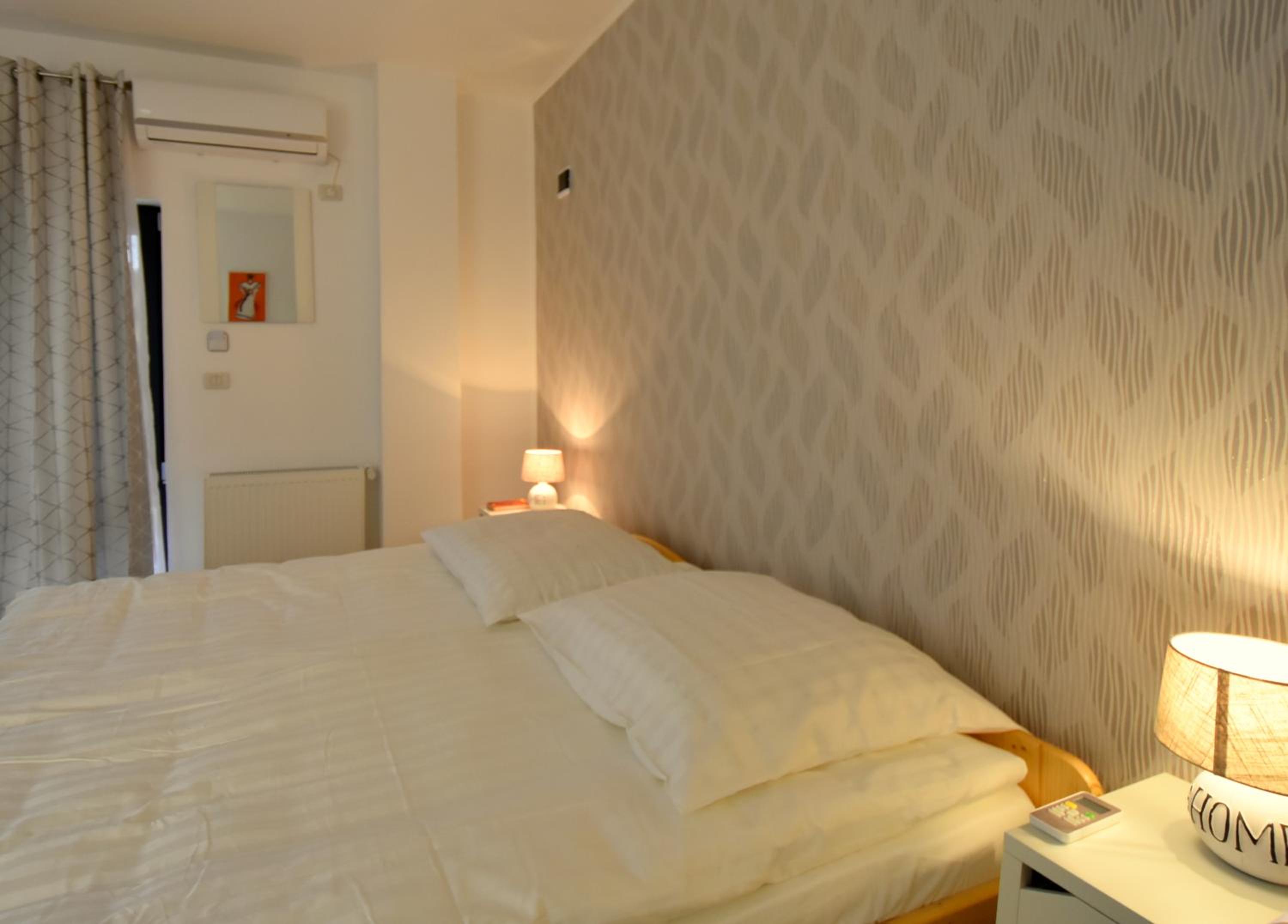 One-Bedroom Apartment - Photo 1