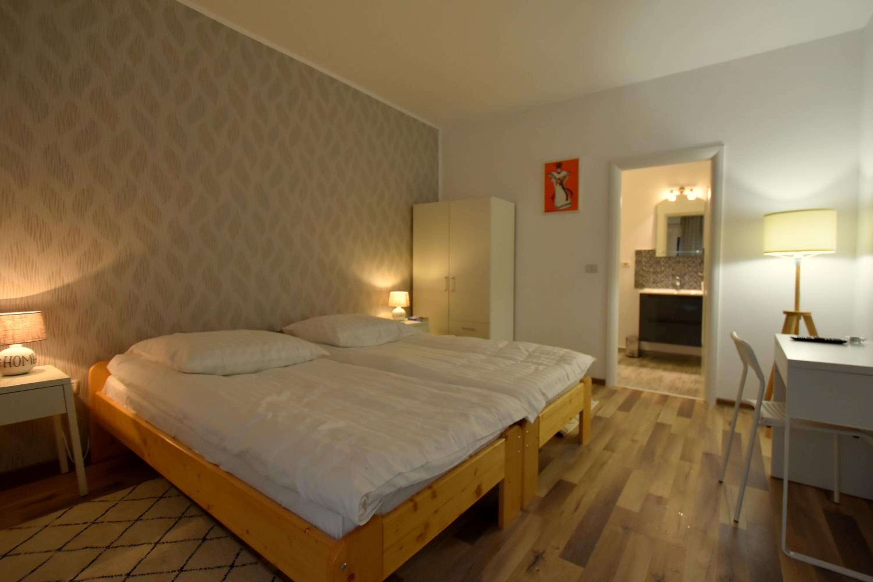 One-Bedroom Apartment - Photo 2