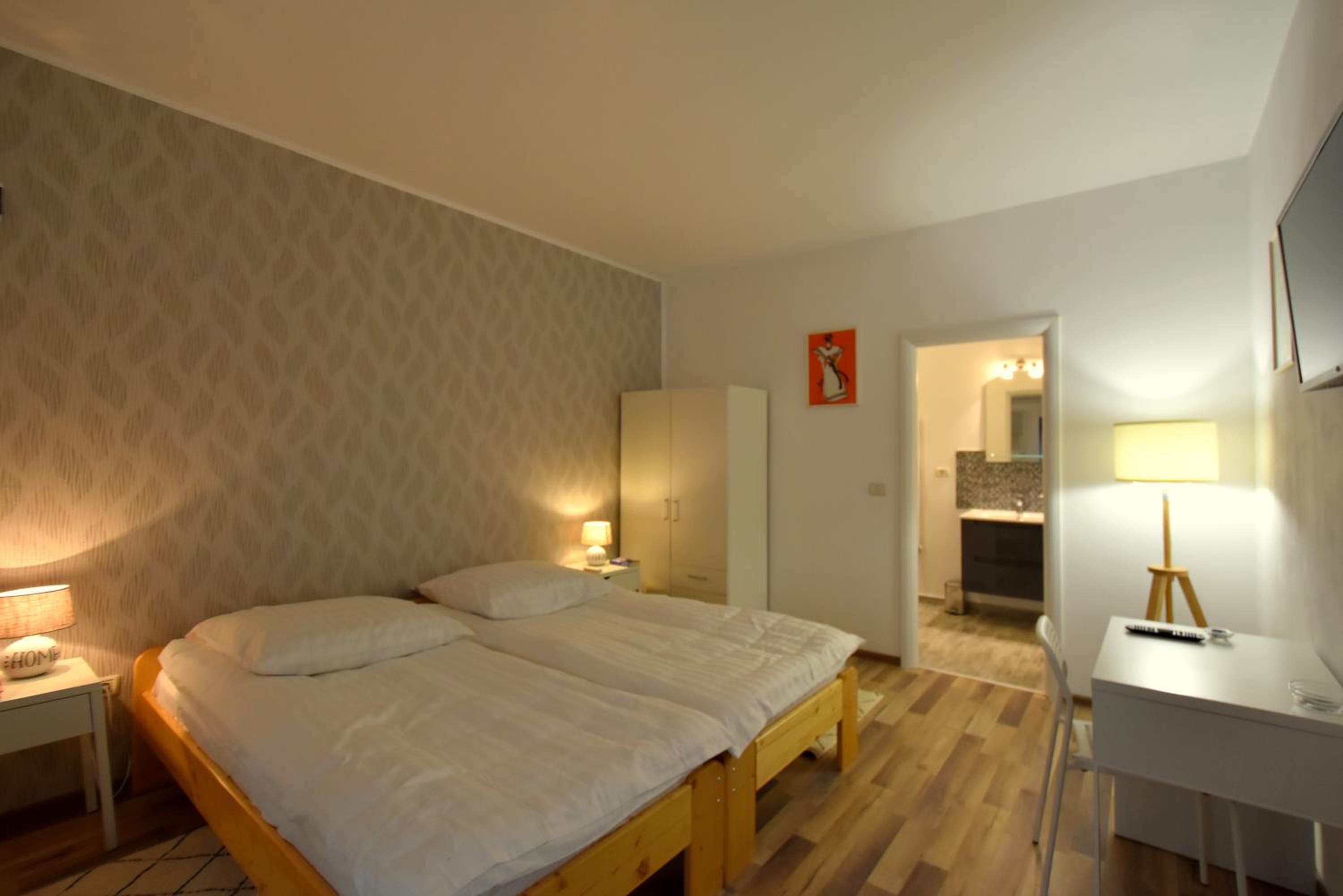 One-Bedroom Apartment - Photo 3