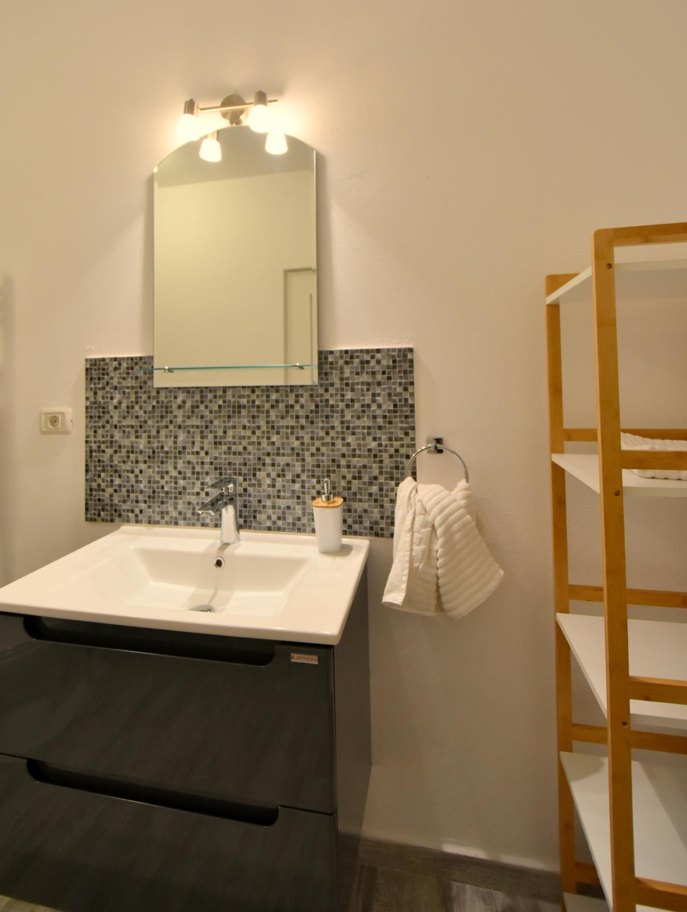 One-Bedroom Apartment - Photo 6