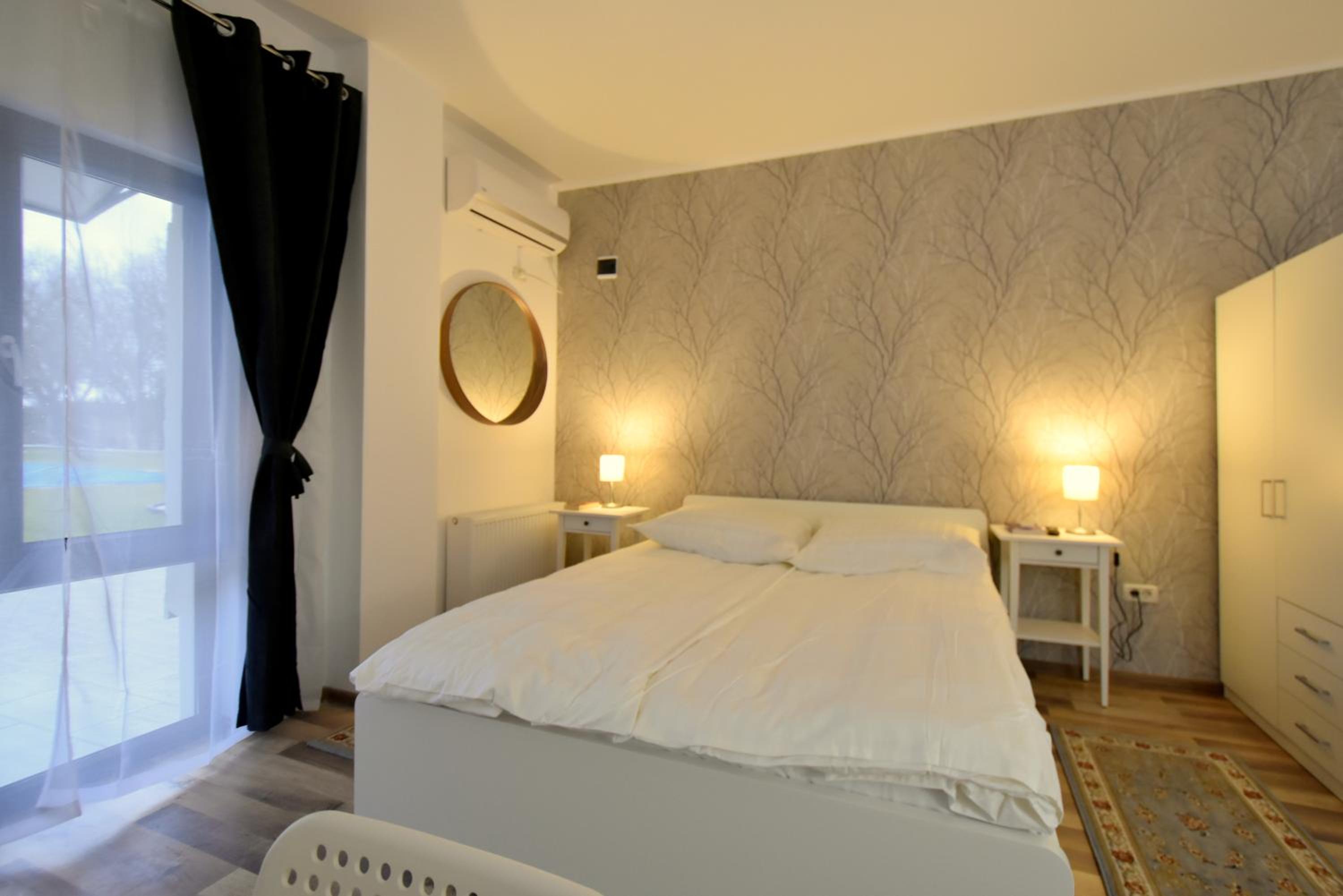 One-Bedroom Apartment - Photo 1