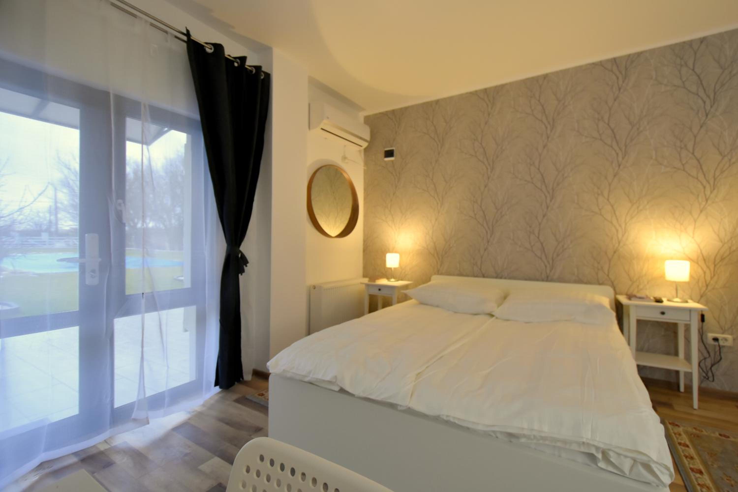 One-Bedroom Apartment - Photo 23