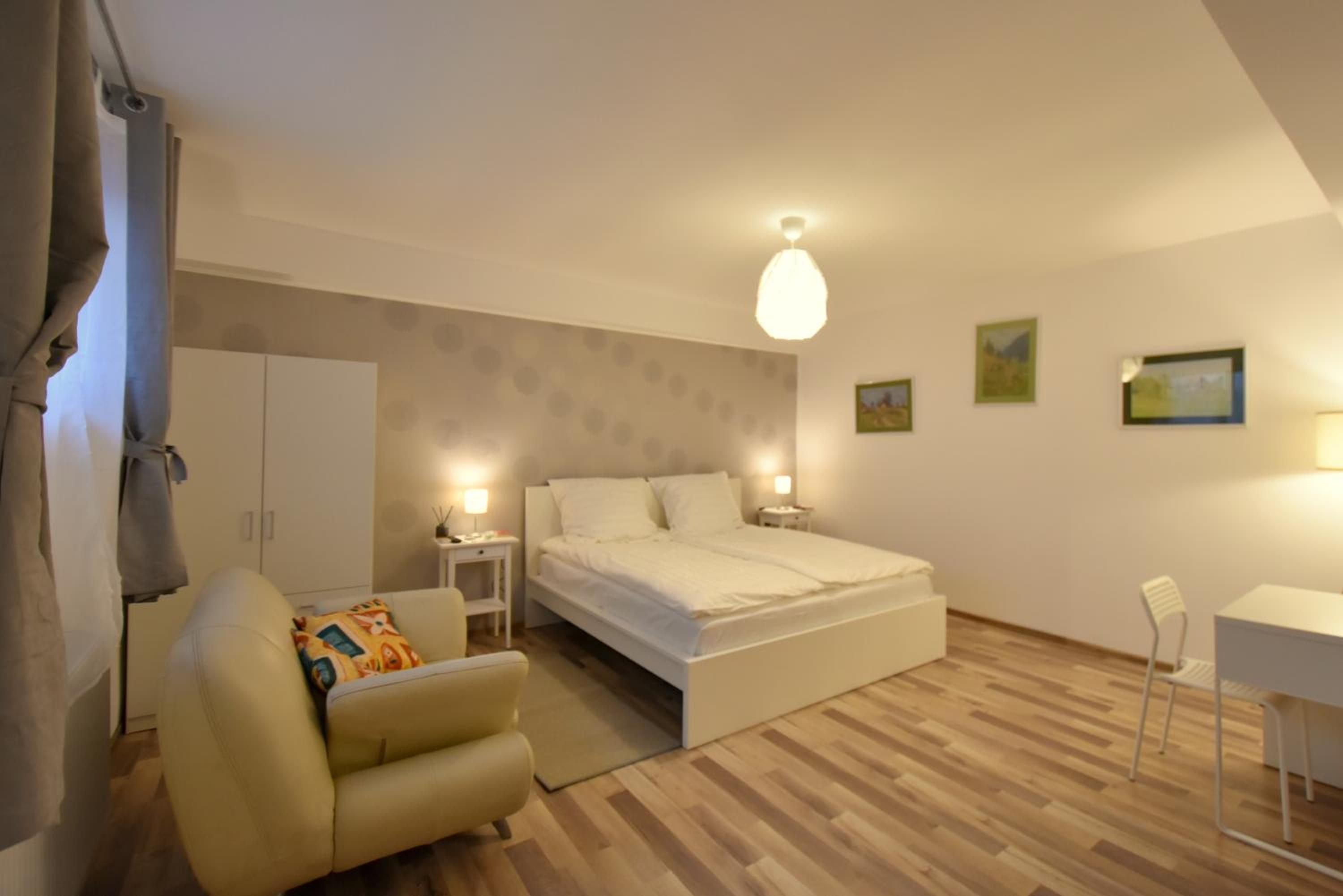 One-Bedroom Apartment - Photo 1
