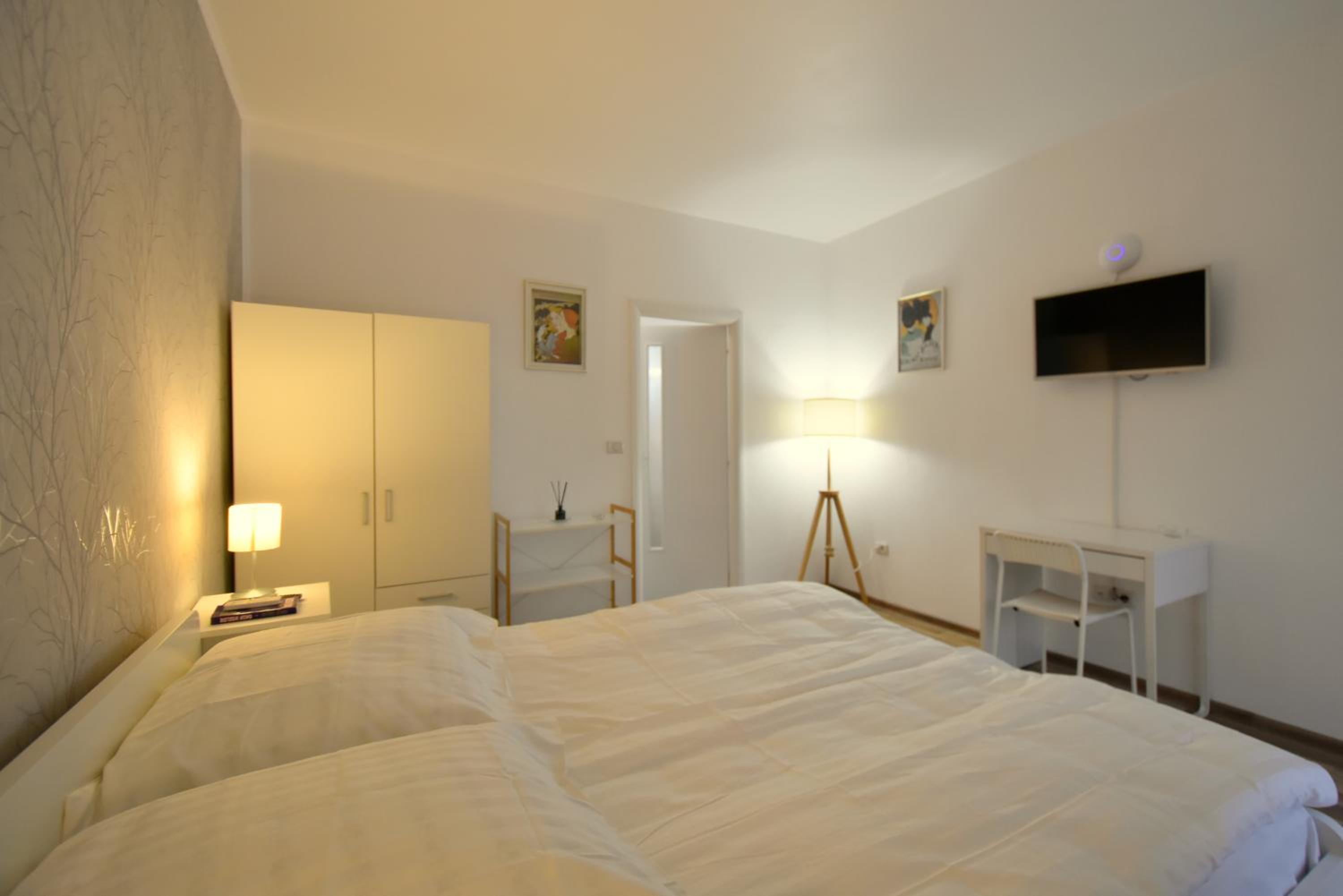 One-Bedroom Apartment - Photo 4