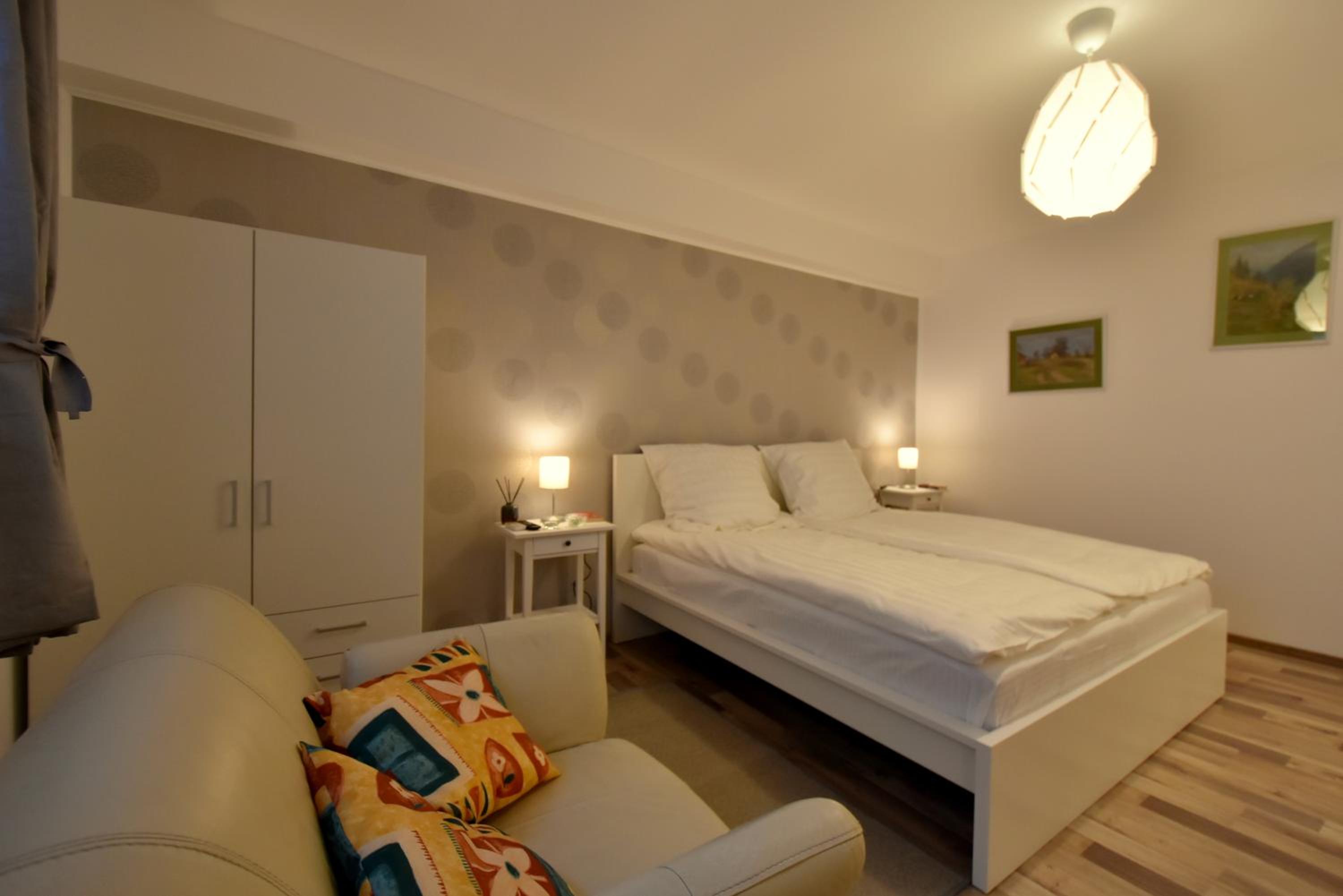 One-Bedroom Apartment - Photo 3