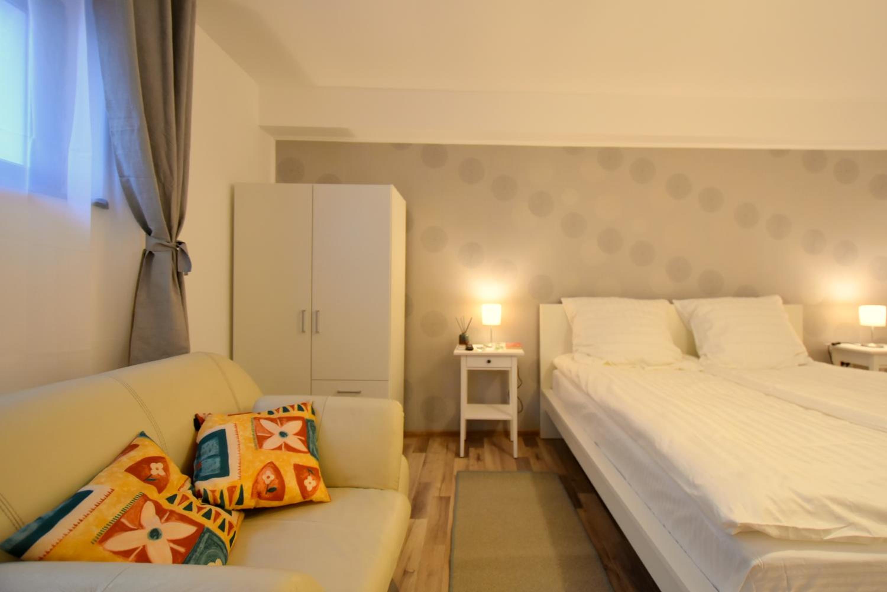 One-Bedroom Apartment - Photo 4