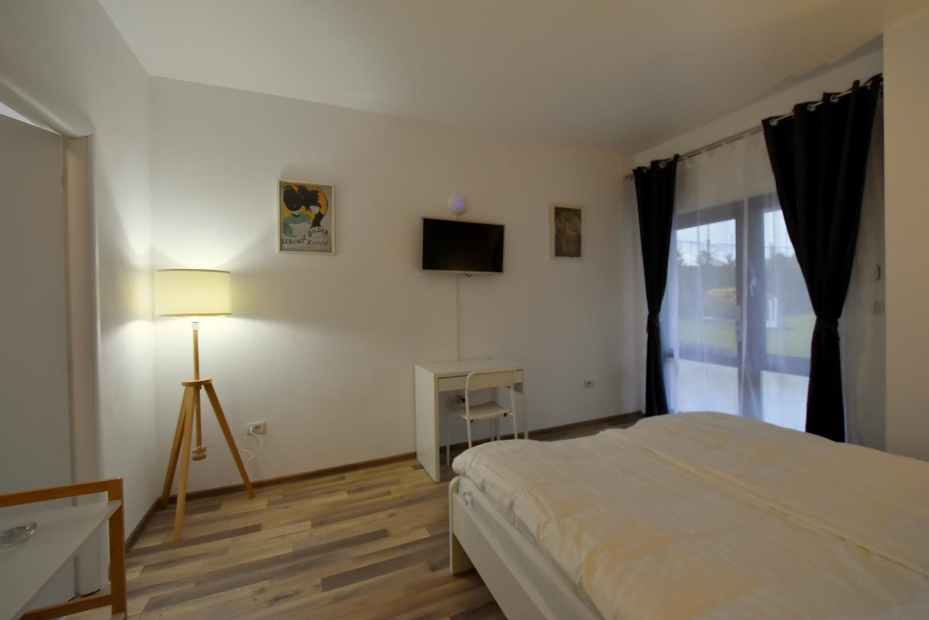 One-Bedroom Apartment - Photo 7