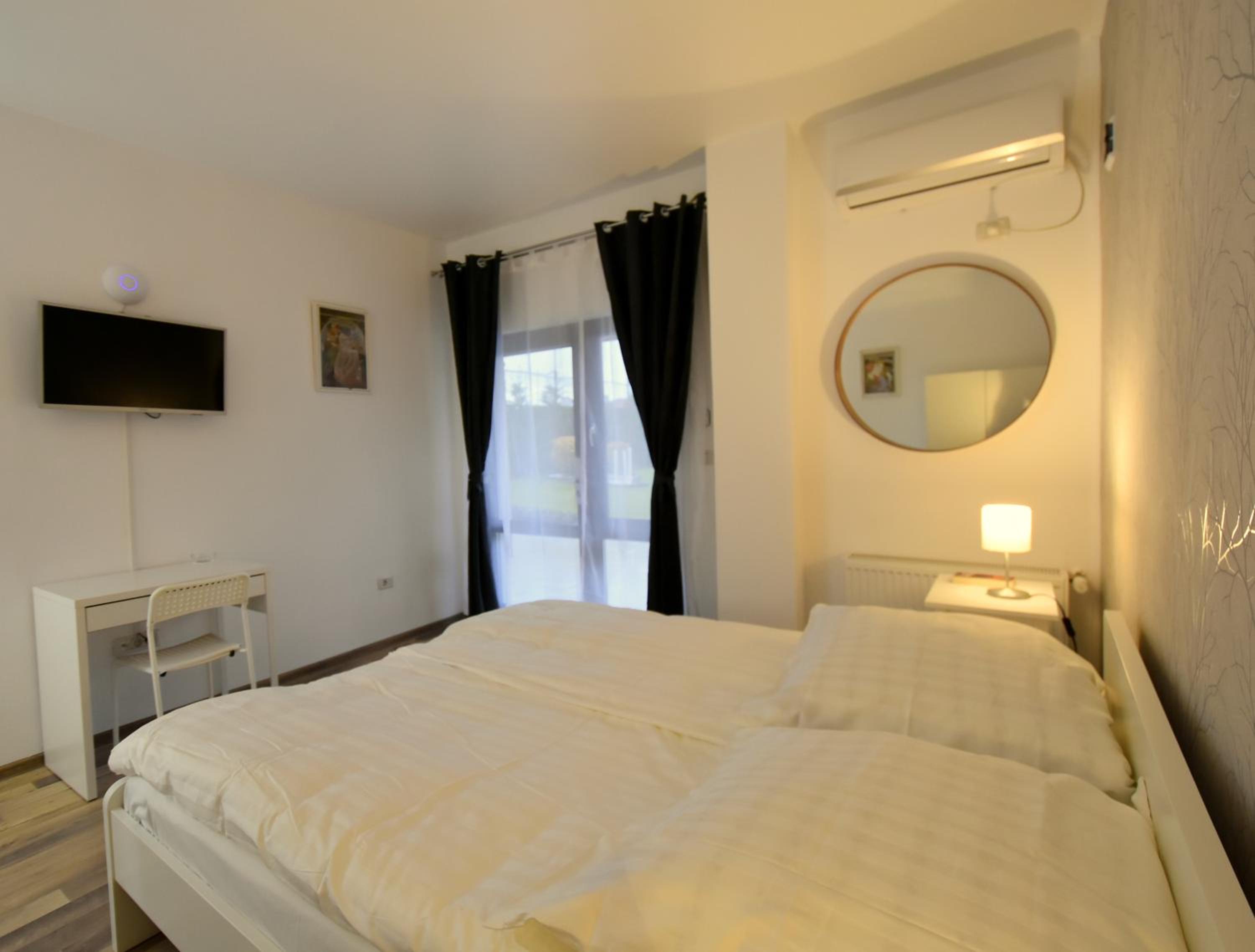 One-Bedroom Apartment - Photo 8