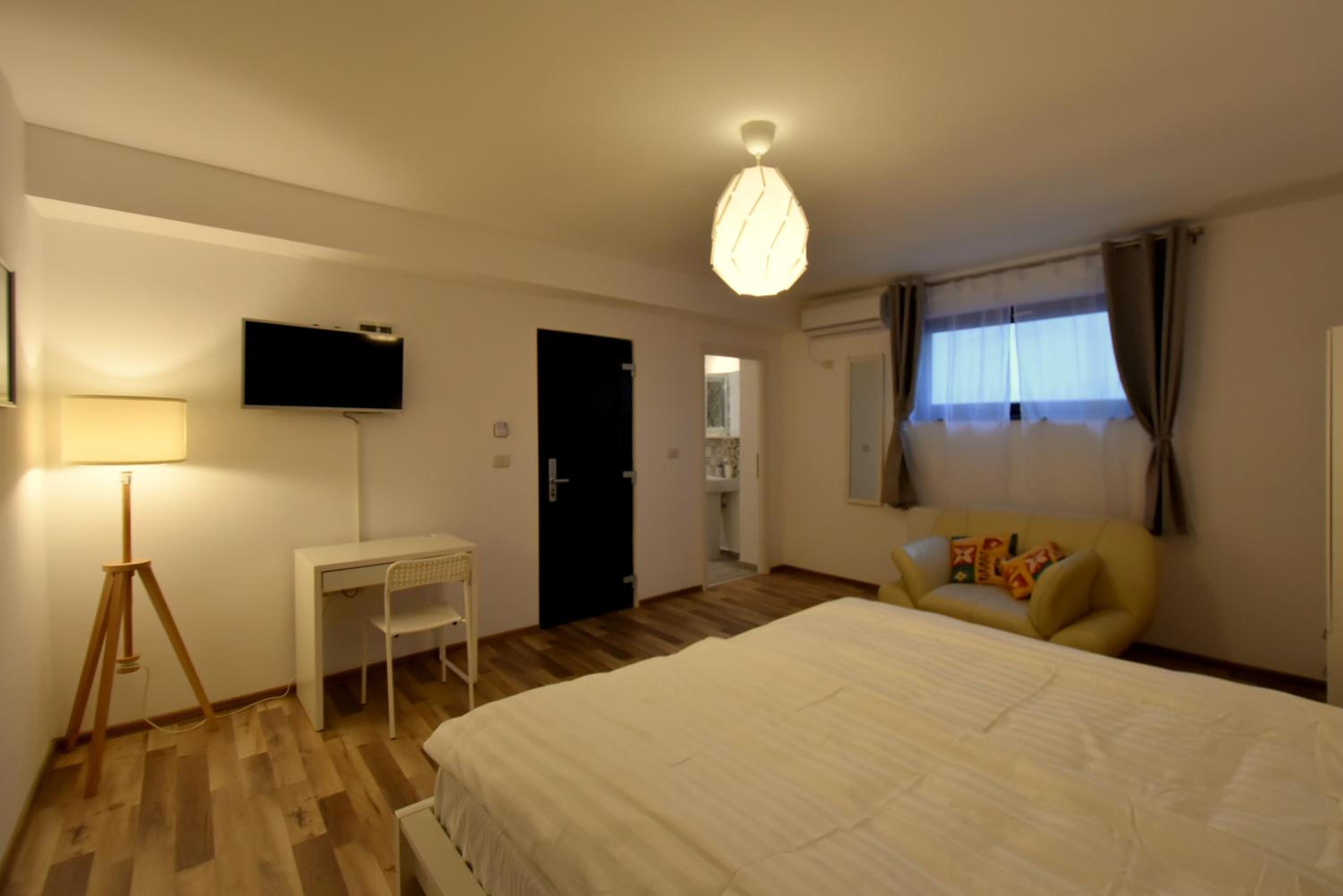 One-Bedroom Apartment - Photo 7