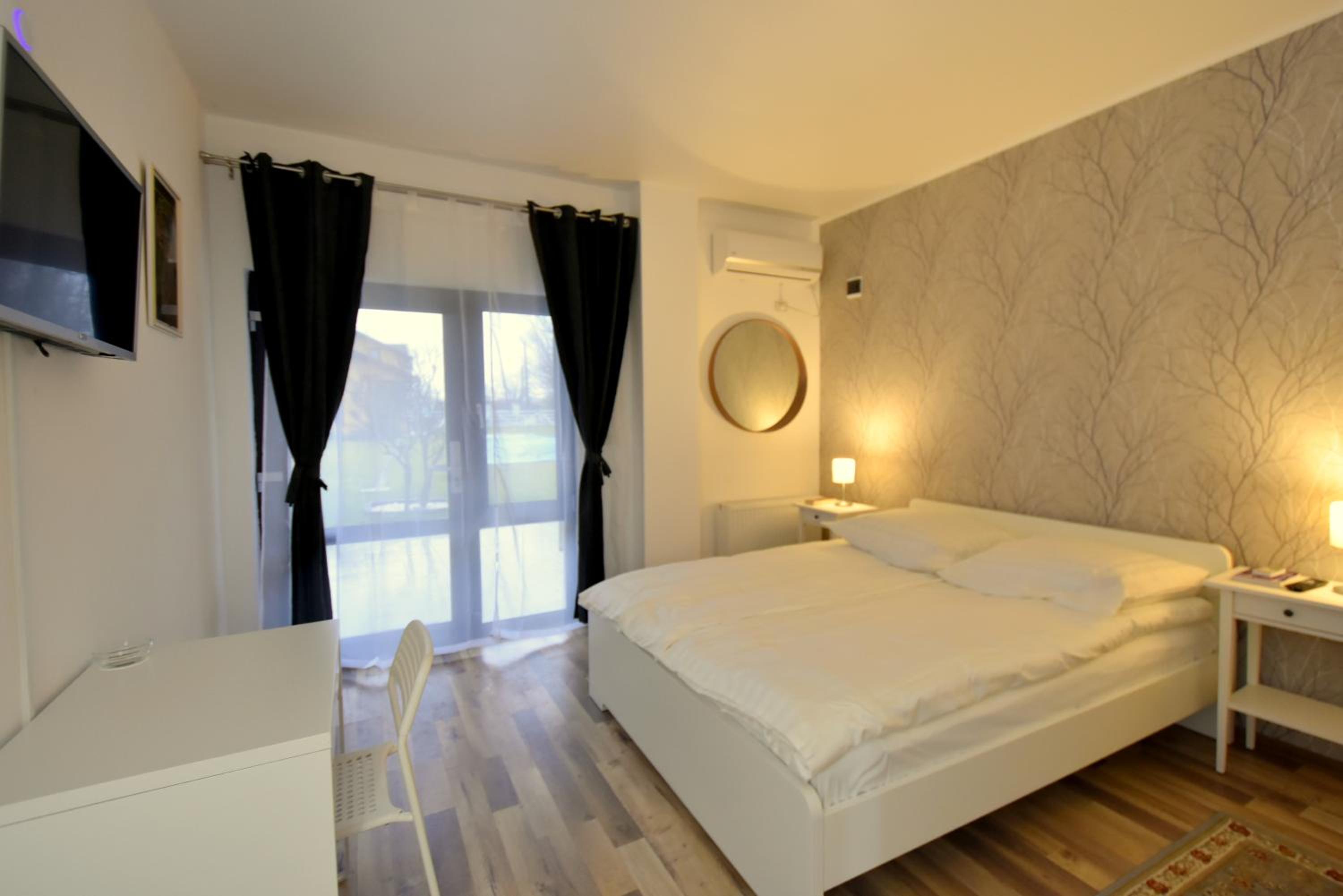 One-Bedroom Apartment - Photo 9