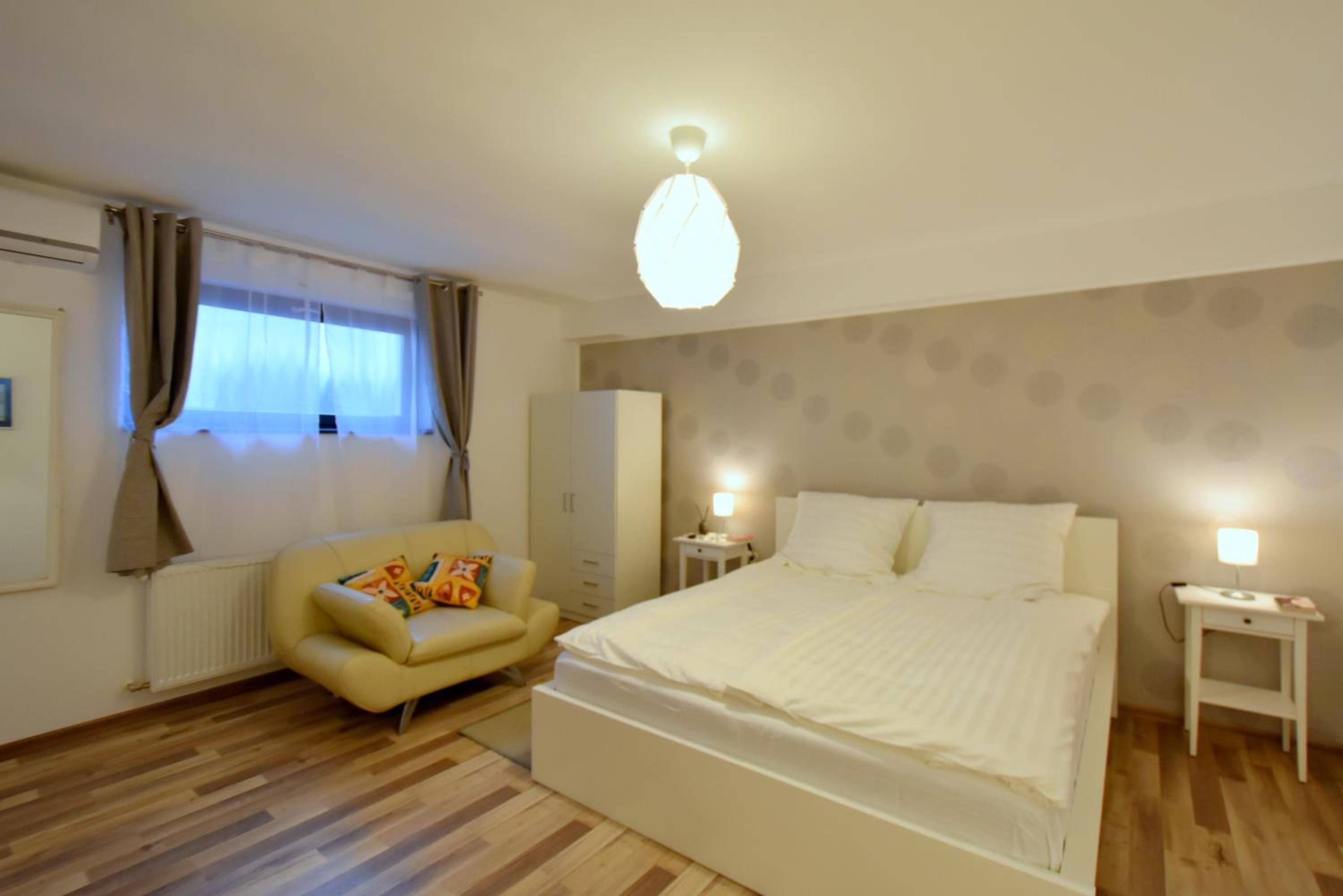 One-Bedroom Apartment - Photo 8