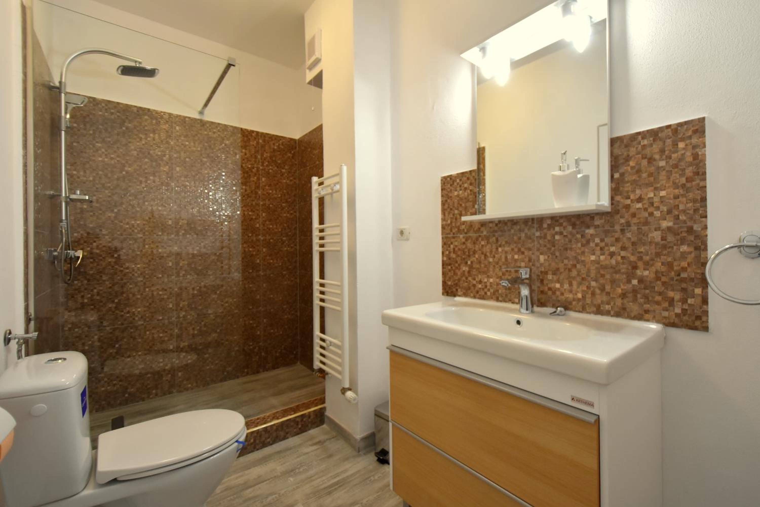 One-Bedroom Apartment - Photo 11