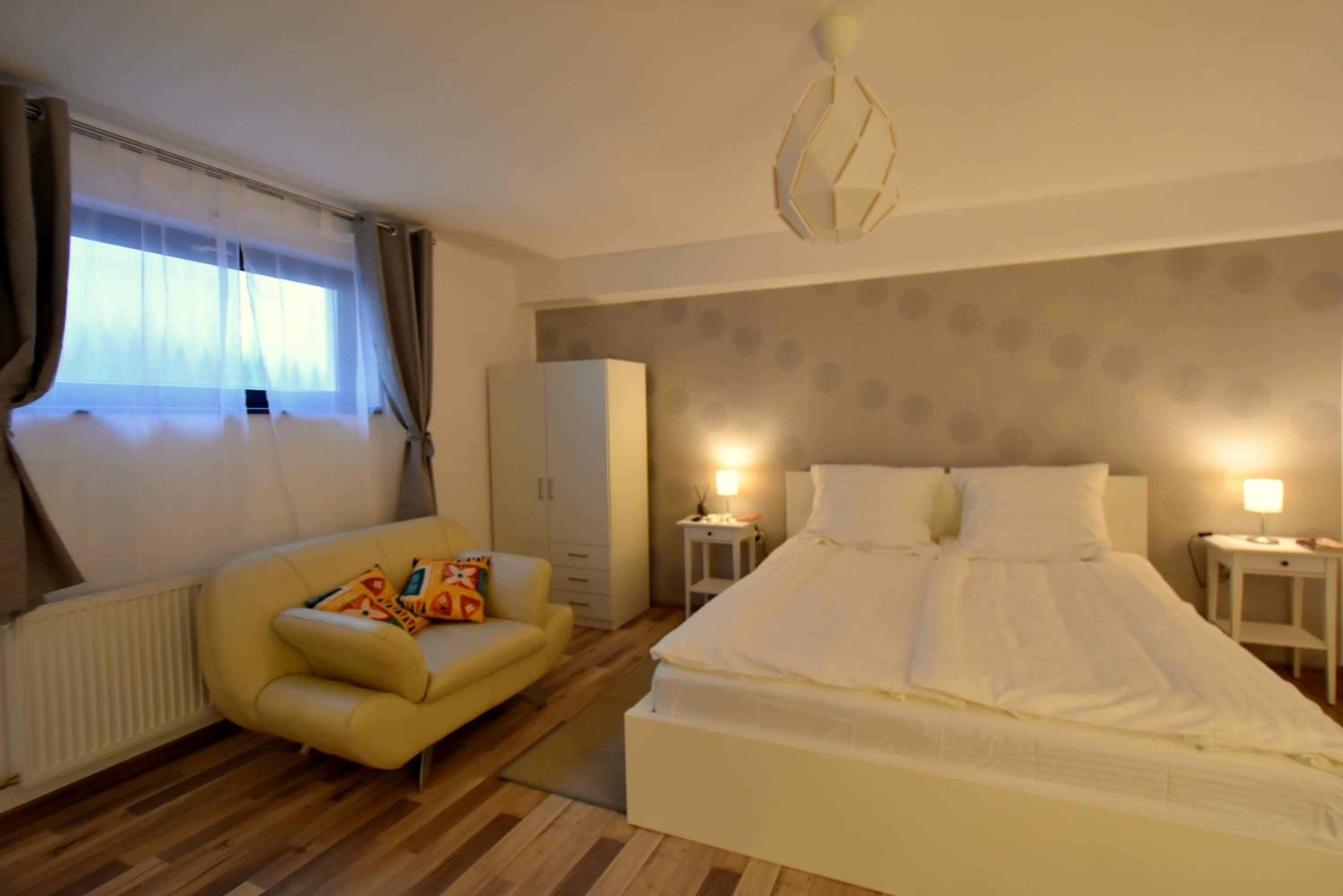 One-Bedroom Apartment - Photo 11