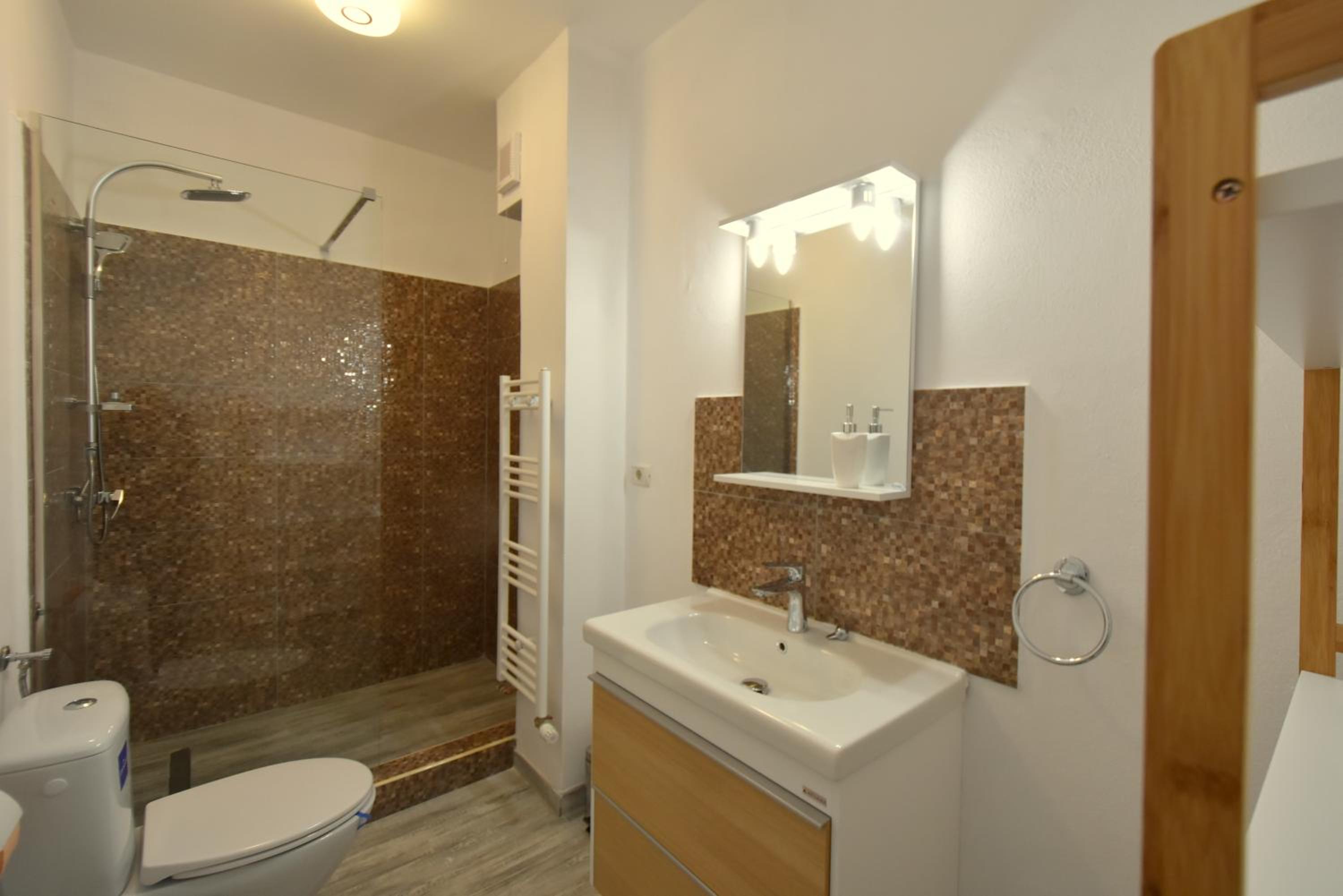 One-Bedroom Apartment - Photo 12