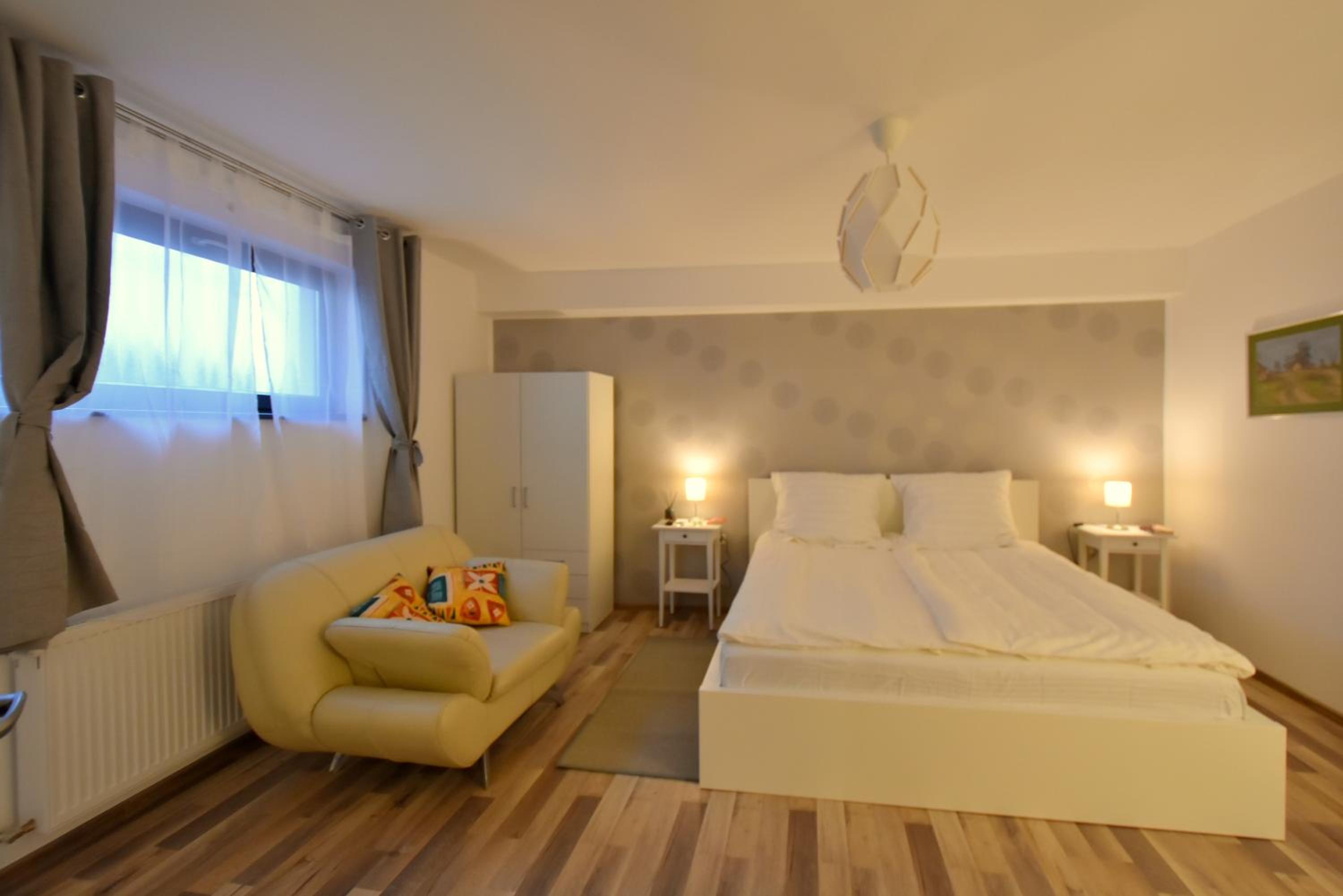 One-Bedroom Apartment - Photo 12
