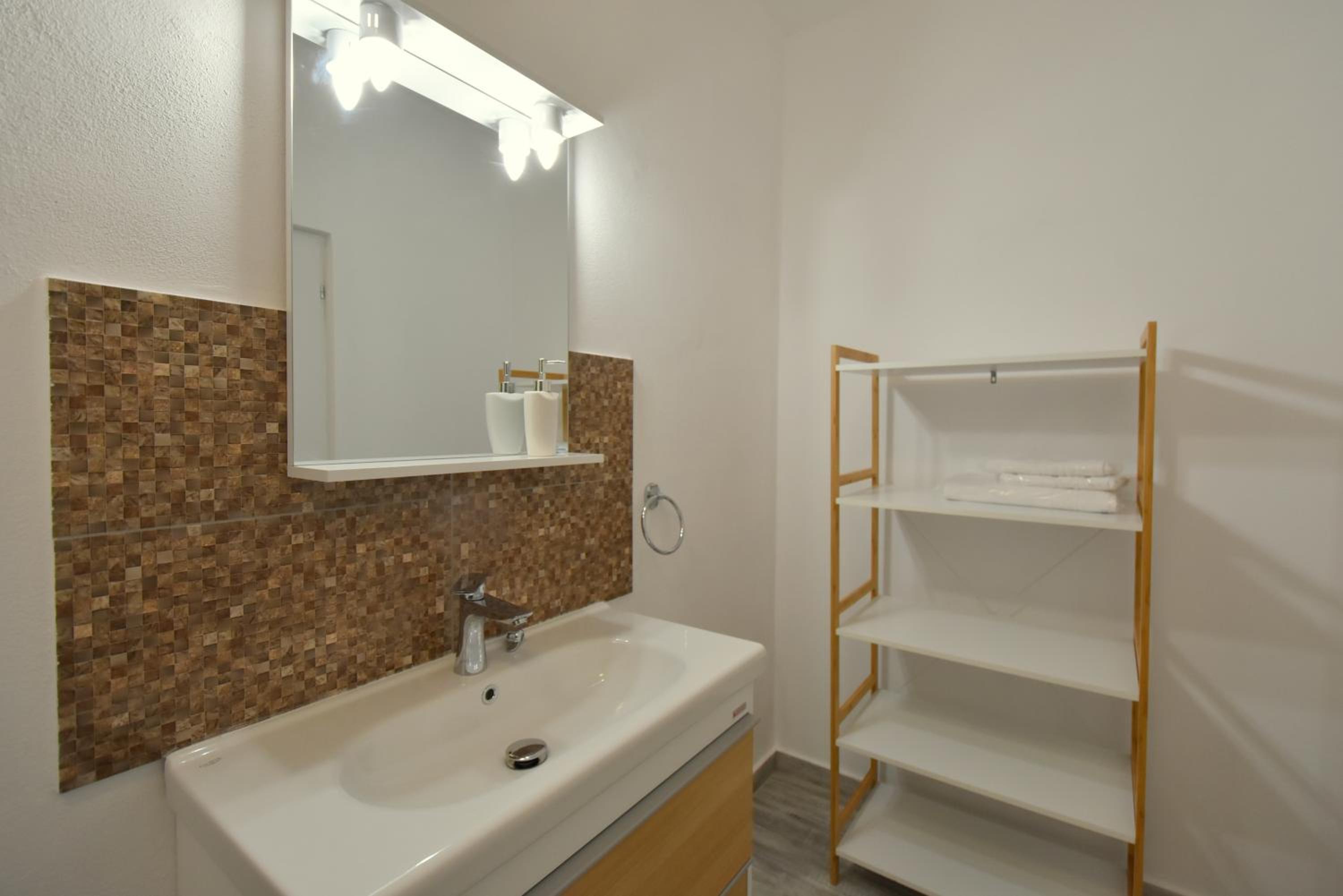 One-Bedroom Apartment - Photo 14