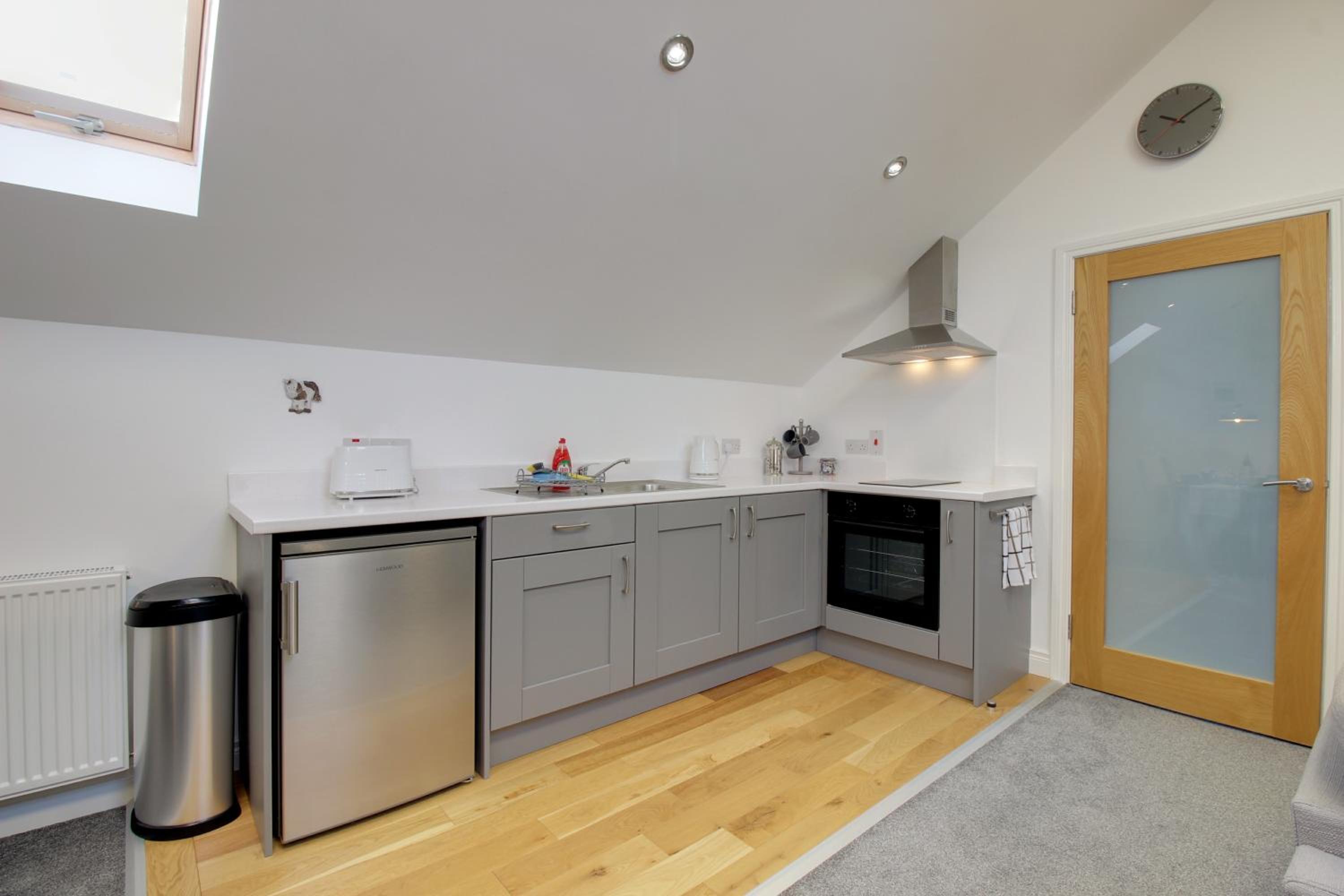 One-Bedroom Apartment - Photo 2
