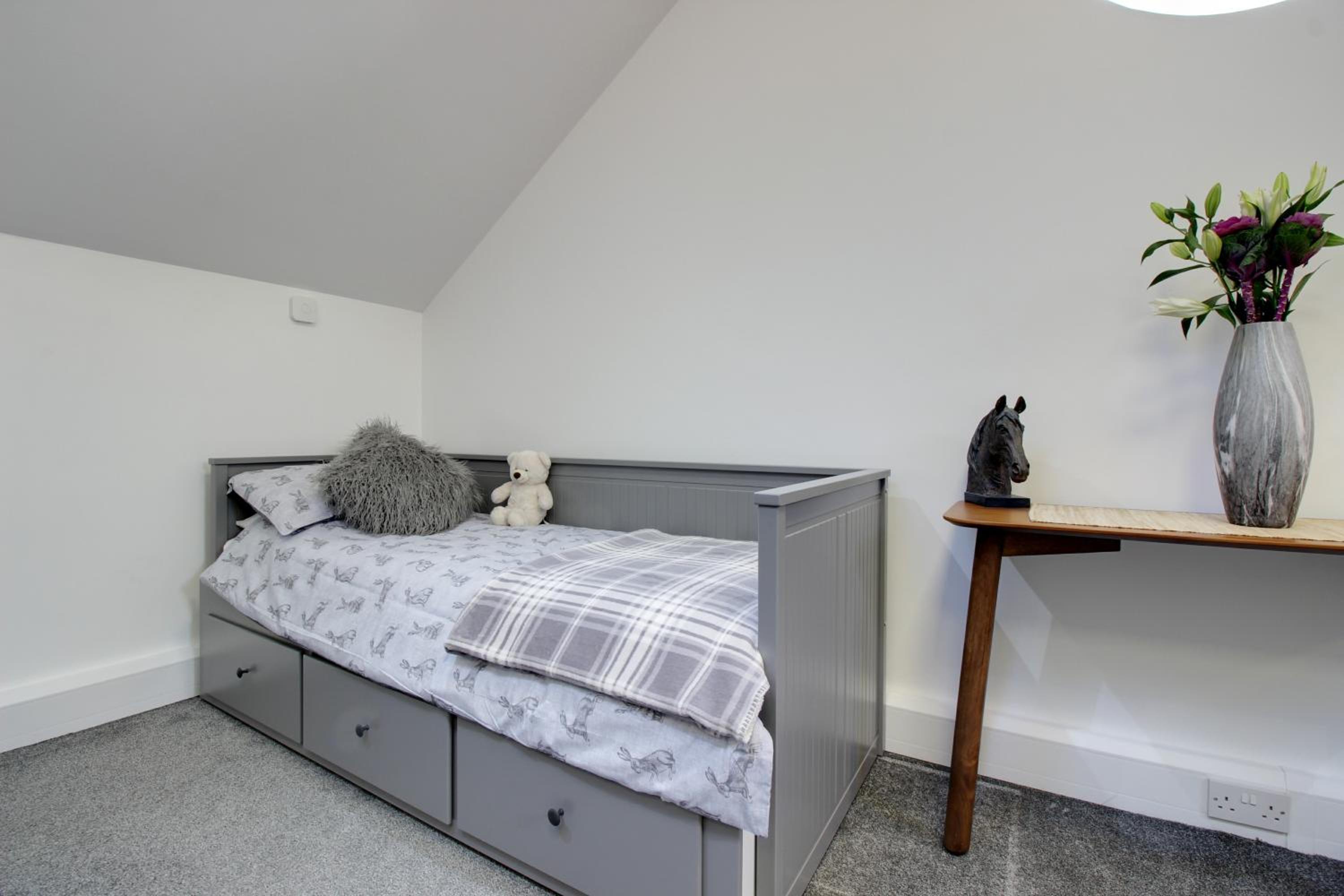 One-Bedroom Apartment - Photo 4